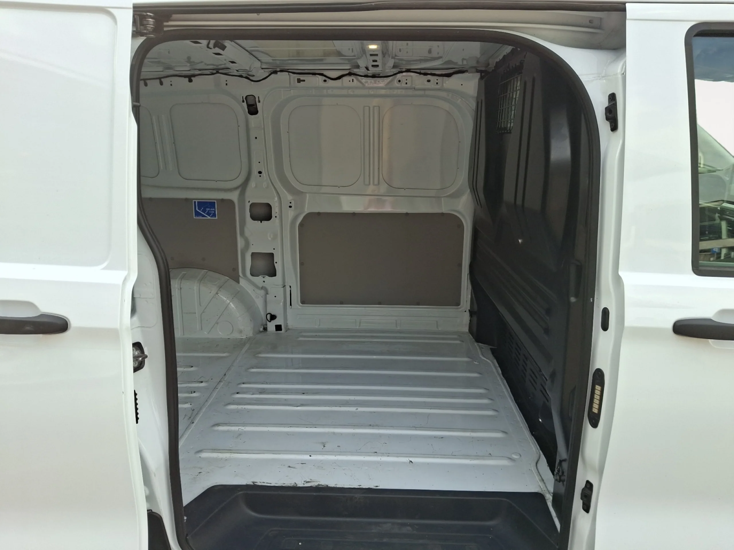 VW COMERCIALES Transporter TRANSPORTER   FURG N  BATALLA CORTA  2.0 TDI 81 KW (110 CV) 6 VEL. - Foto 6