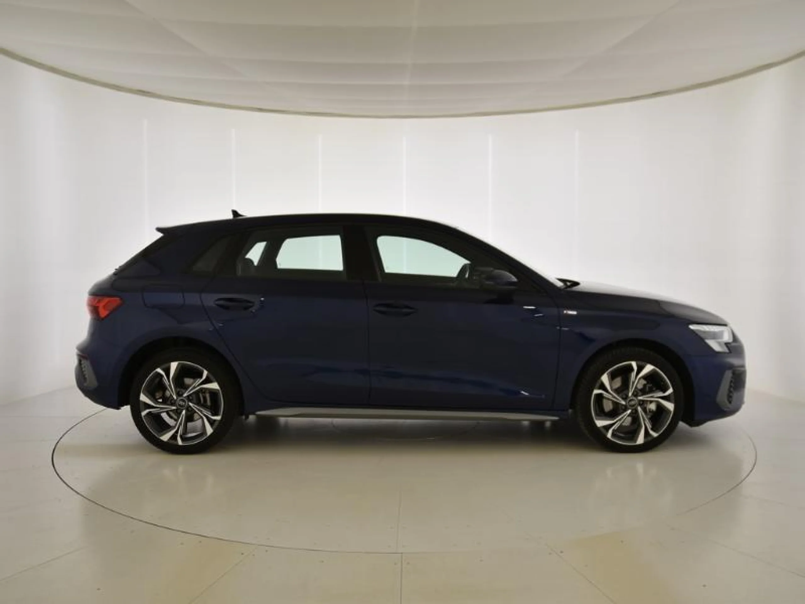 AUDI A3 SPORTBACK S LINE 40 TFSI E 150KW S TRON - Foto 3