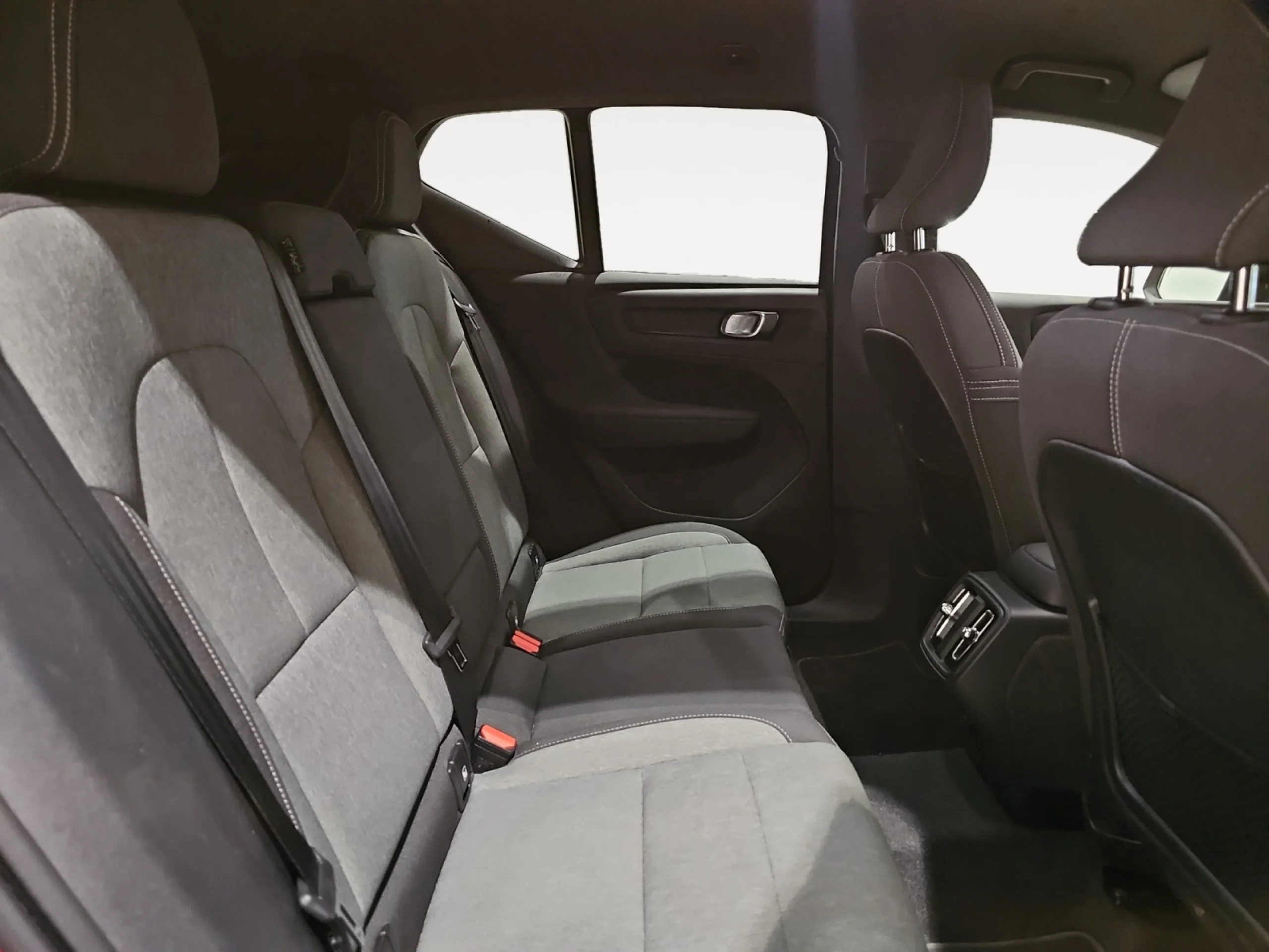 VOLVO XC40 2.0 B3 G PLUS DARK AUTO - Foto 6