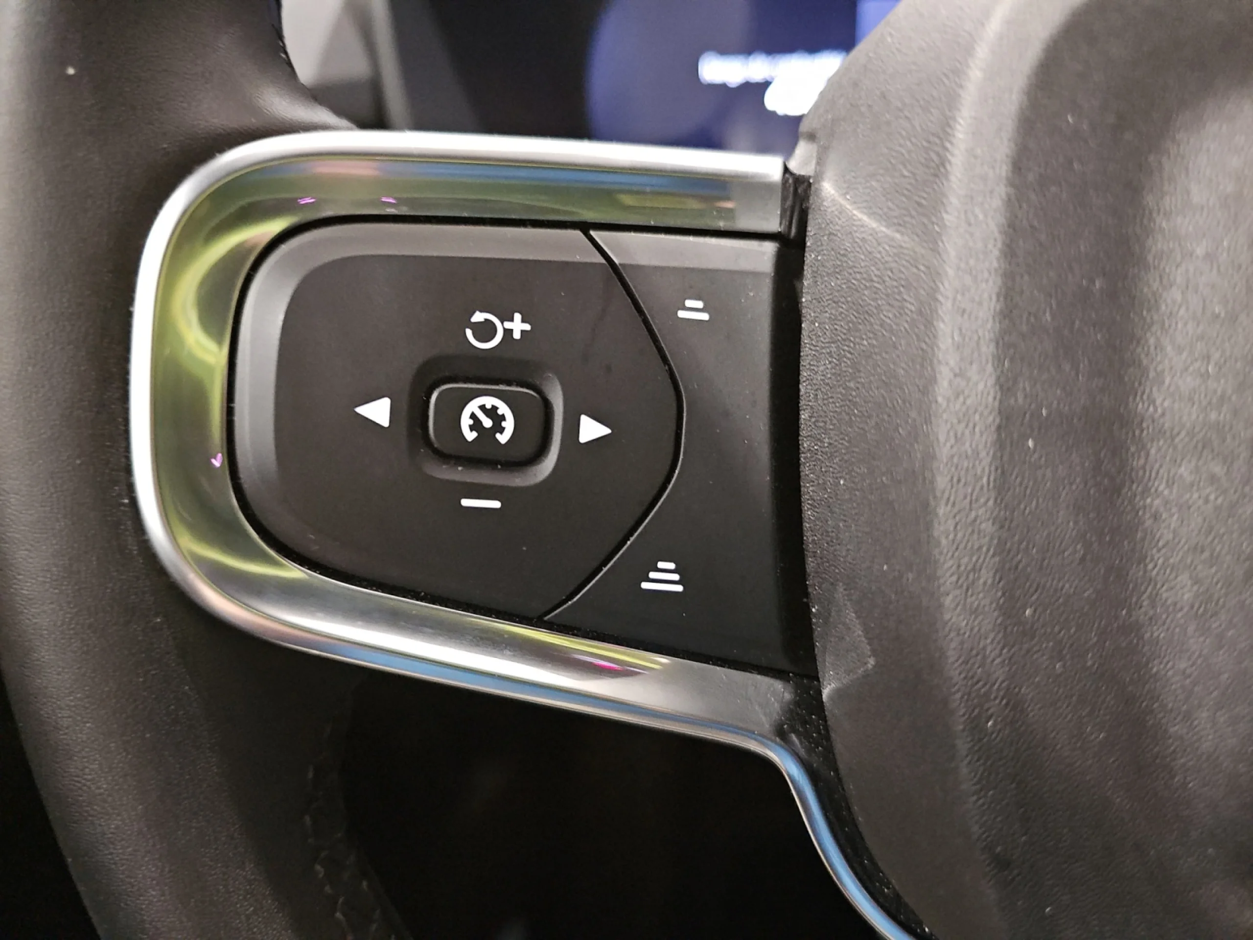 VOLVO XC40 2.0 B3 G PLUS DARK AUTO - Foto 12