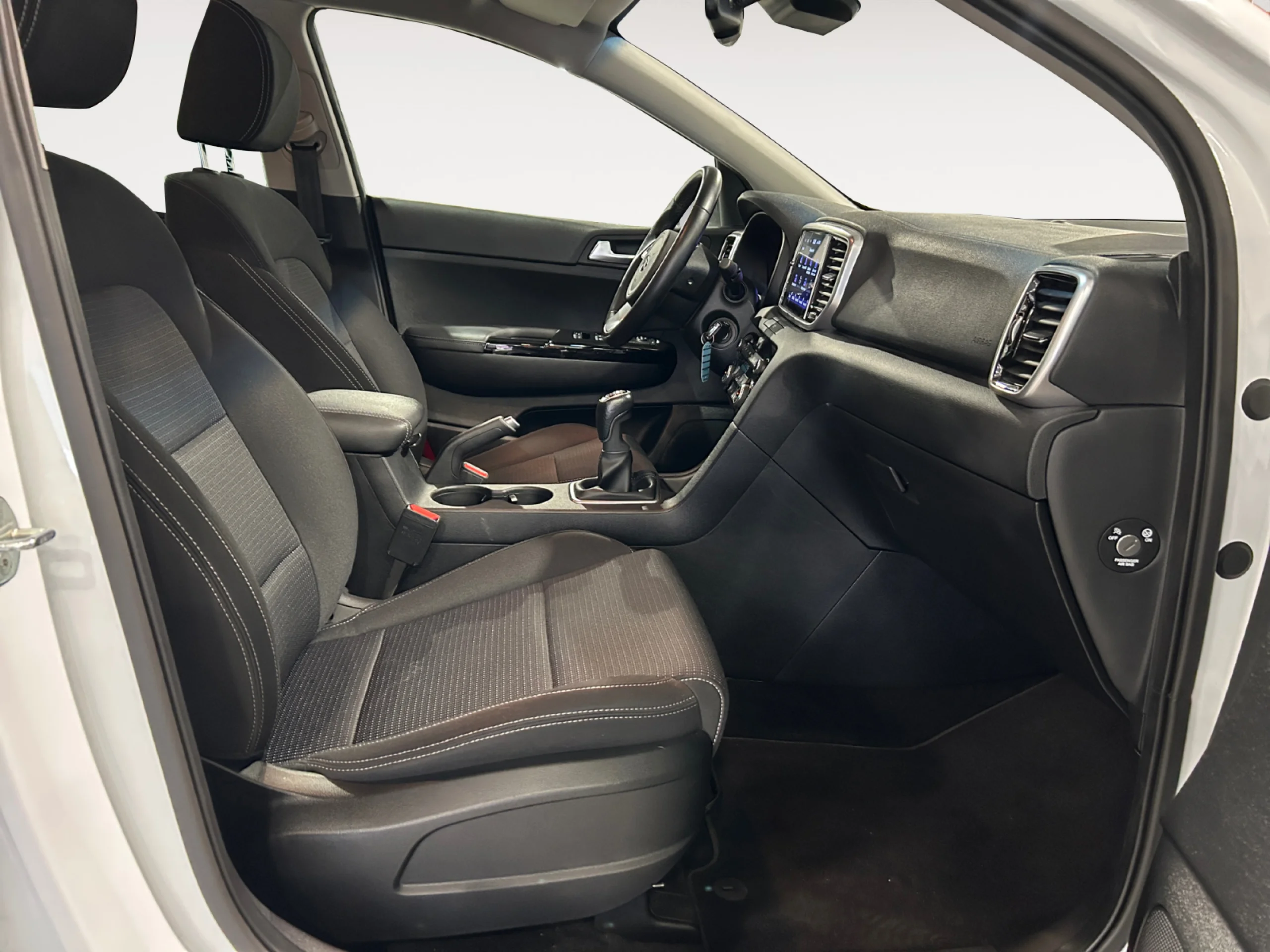 KIA SPORTAGE 1.6 MHEV BLACK EDITION 100KW (136CV) 4X2 - Foto 5