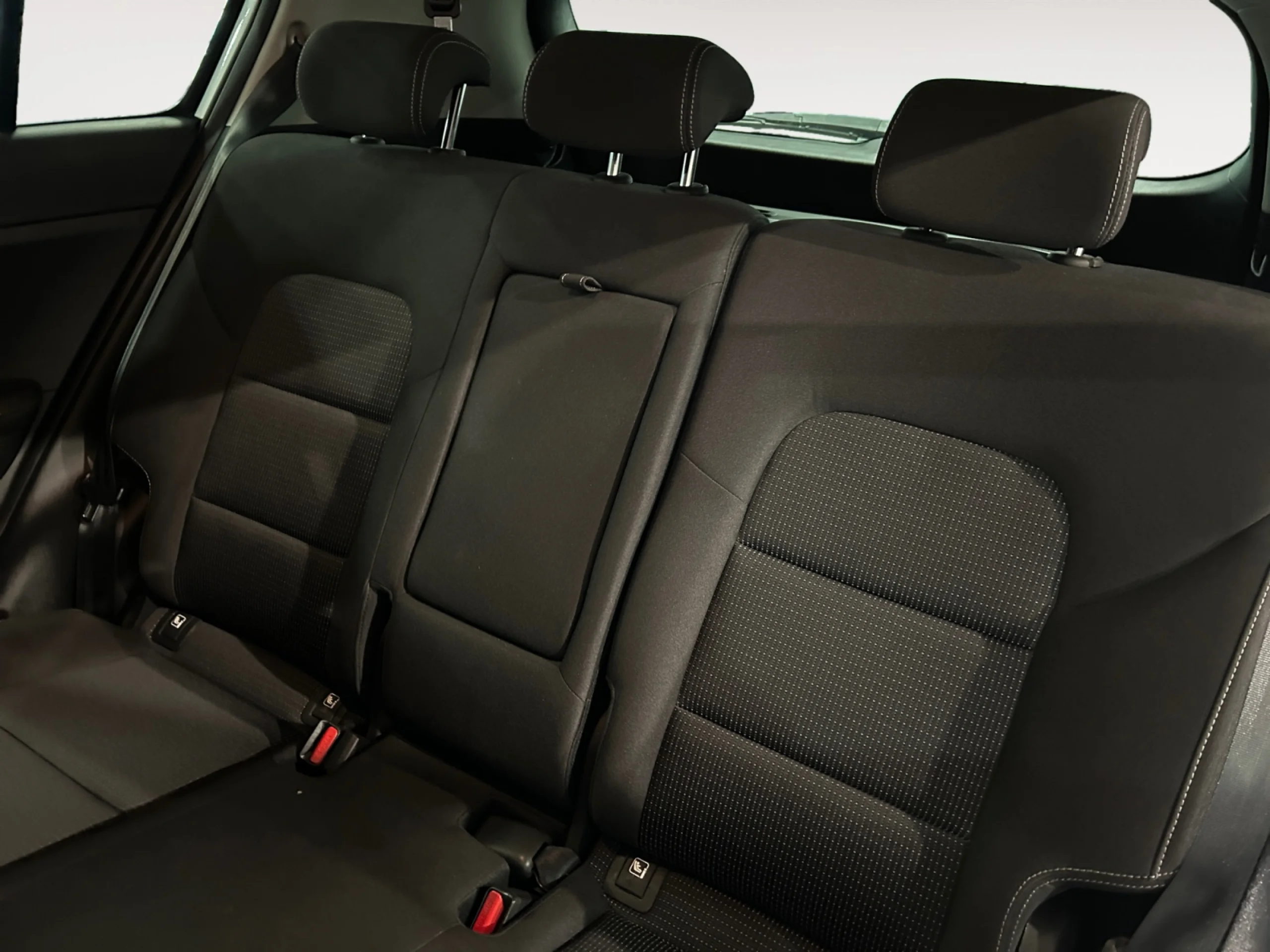 KIA SPORTAGE 1.6 MHEV BLACK EDITION 100KW (136CV) 4X2 - Foto 6