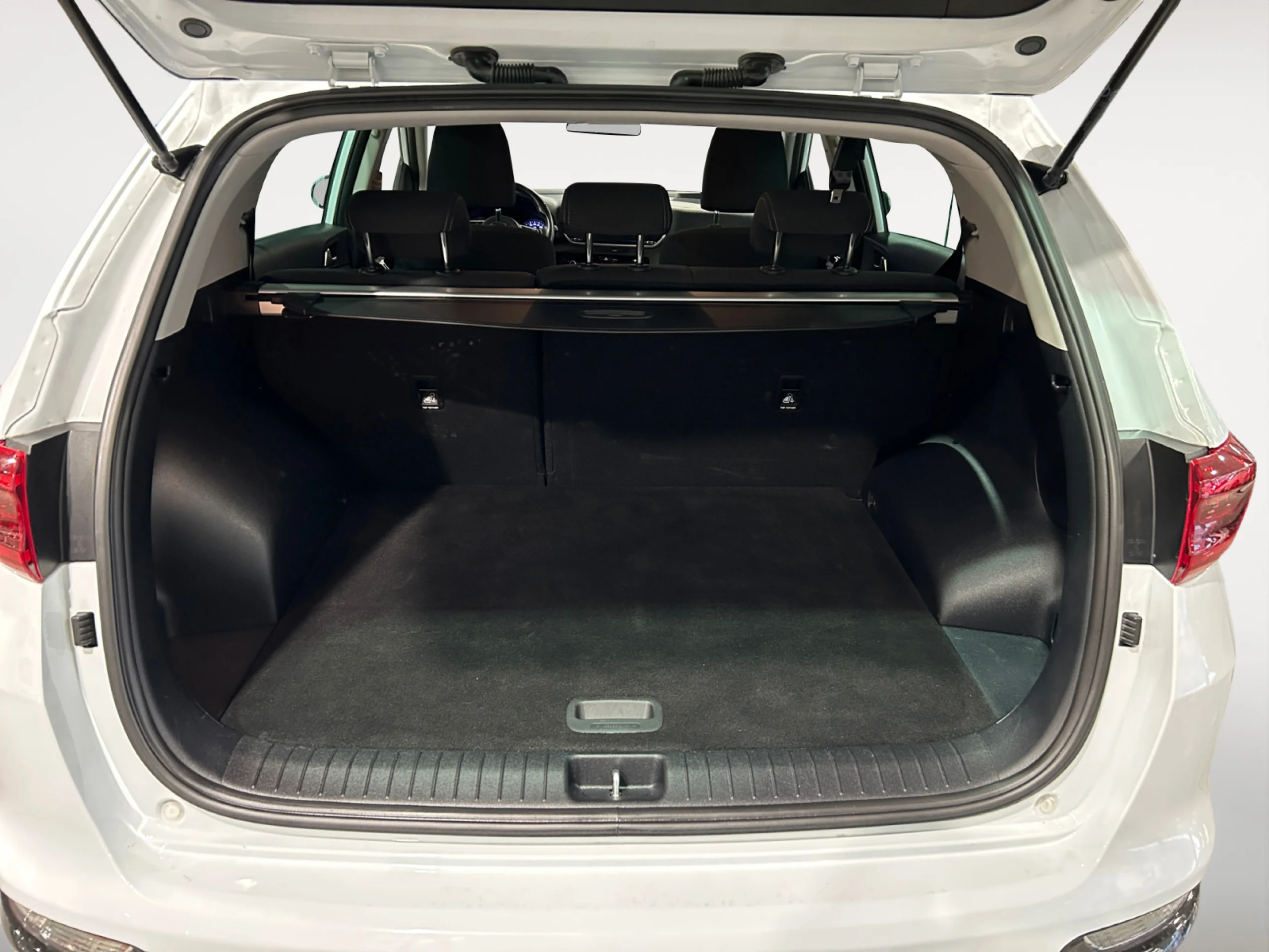 KIA SPORTAGE 1.6 MHEV BLACK EDITION 100KW (136CV) 4X2 - Foto 7