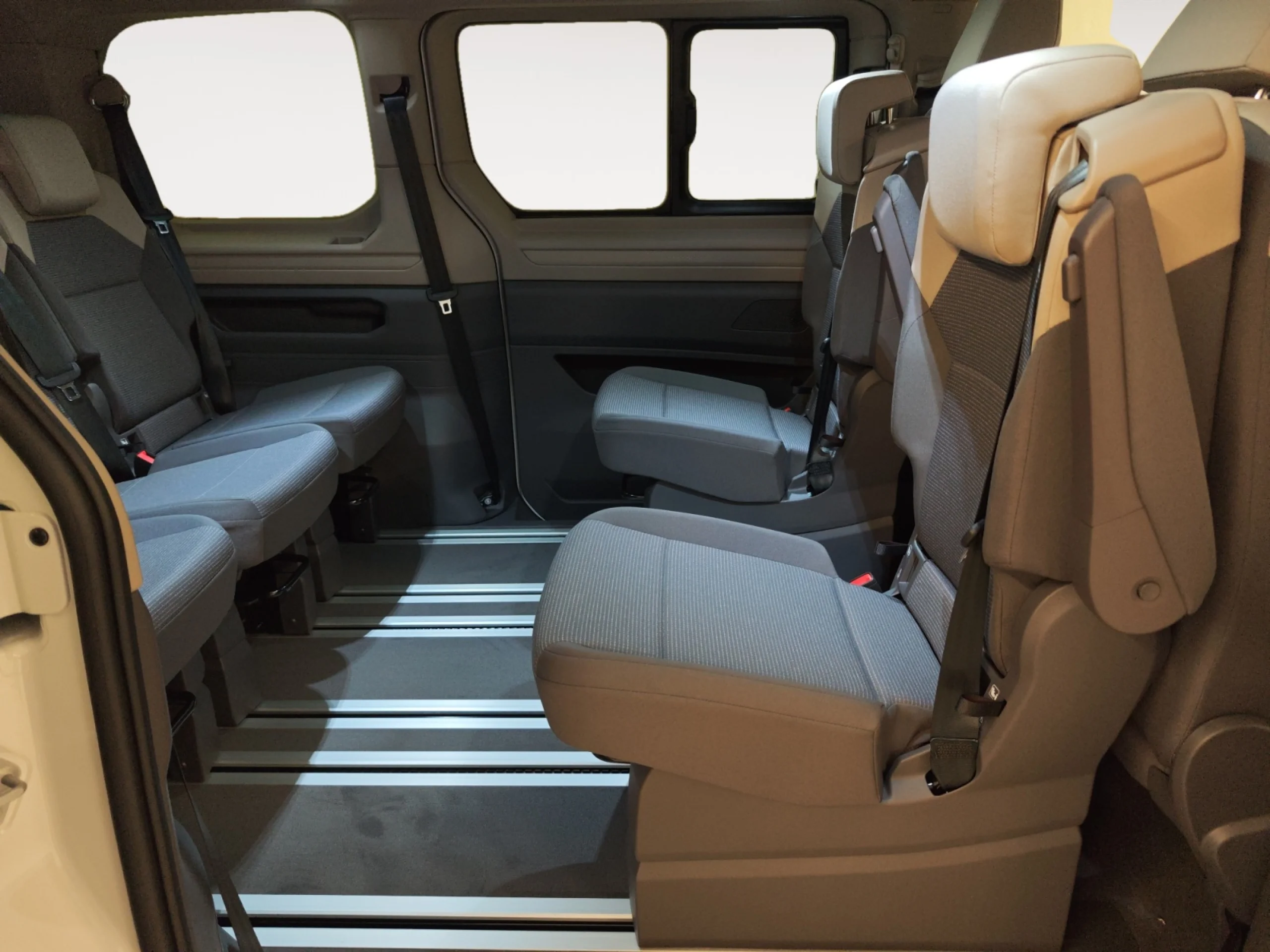 VW COMERCIALES Multivan MULTIVAN   MULTIVAN    1.5 EHYBRID 130 KW (177 CV) / 100 KW (136 CV) DSG 6 VEL. 4MOTION    19,7 KWH - Foto 5