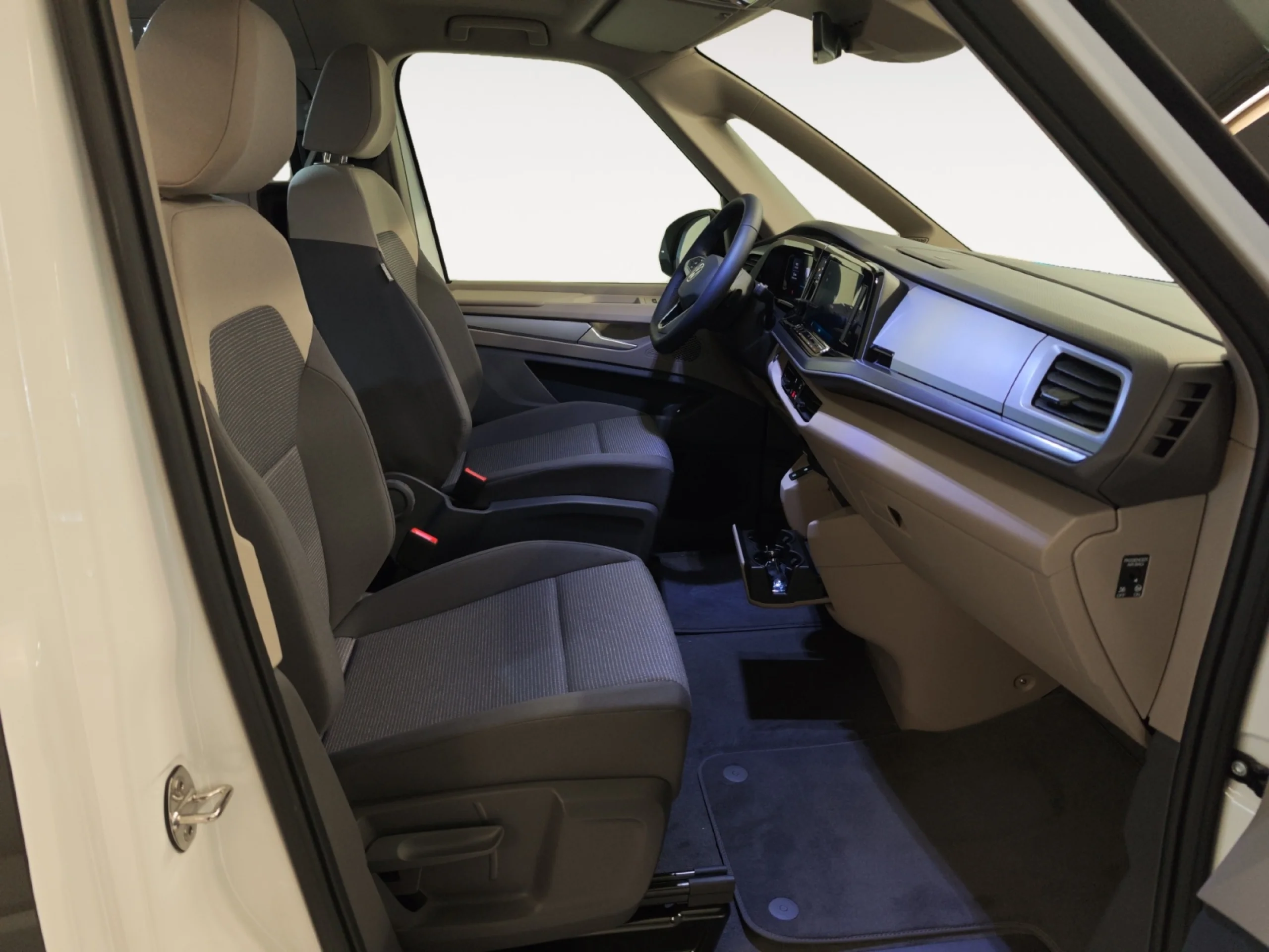 VW COMERCIALES Multivan MULTIVAN   MULTIVAN    1.5 EHYBRID 130 KW (177 CV) / 100 KW (136 CV) DSG 6 VEL. 4MOTION    19,7 KWH - Foto 5