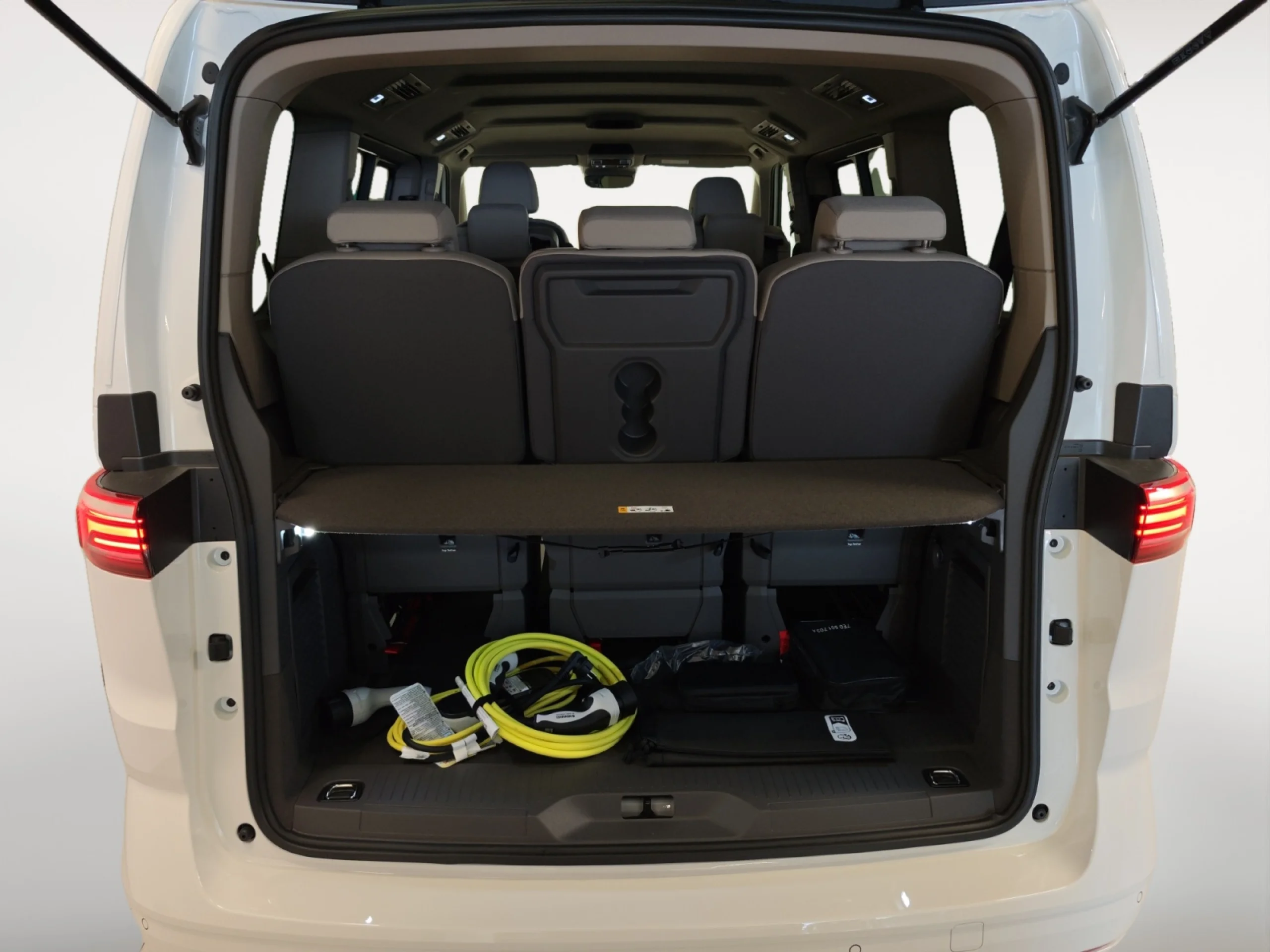 VW COMERCIALES Multivan MULTIVAN   MULTIVAN    1.5 EHYBRID 130 KW (177 CV) / 100 KW (136 CV) DSG 6 VEL. 4MOTION    19,7 KWH - Foto 7