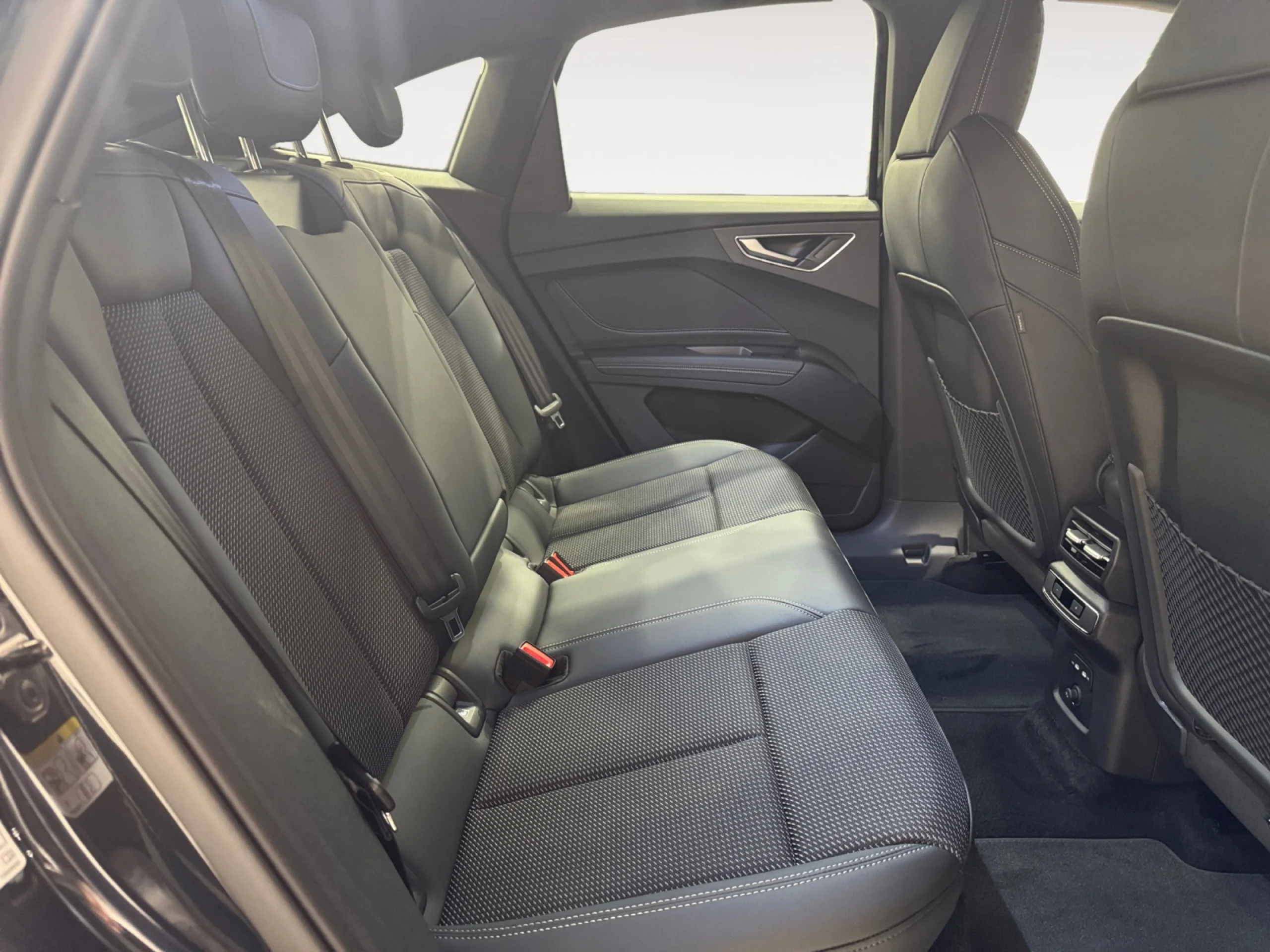 AUDI Q4 SPORTBACK E TRON BLACK LINE EDITION 45 E TRON 210KW 82KWH - Foto 6