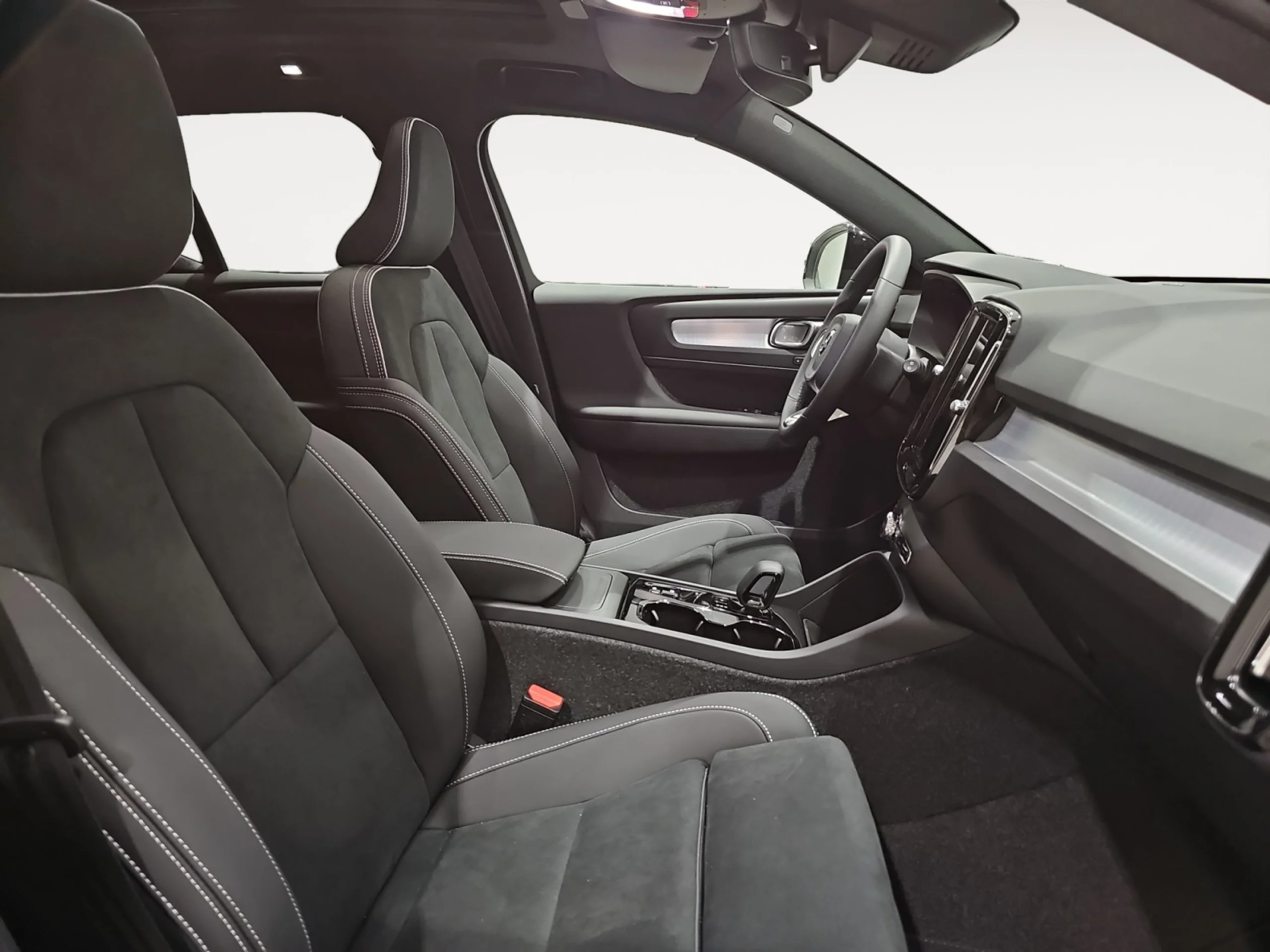 VOLVO XC40 2.0 B3 G PLUS DARK AUTO - Foto 5