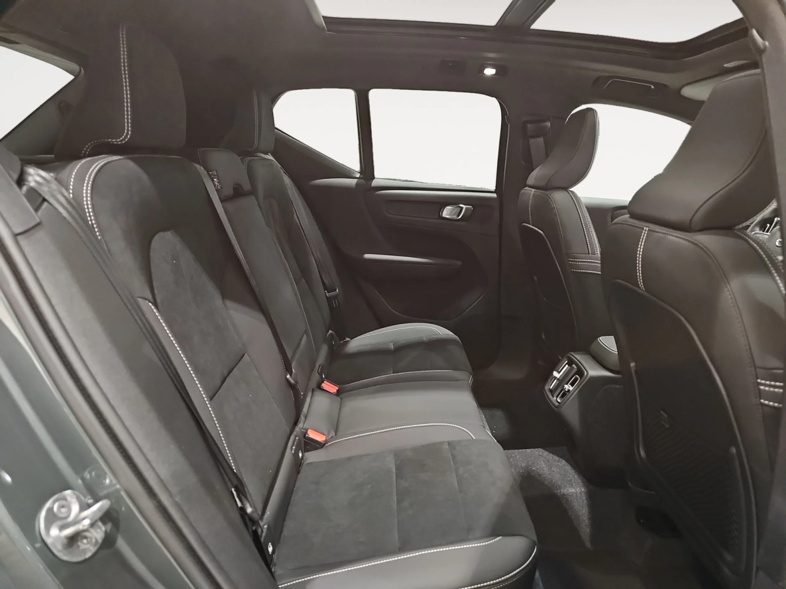 VOLVO XC40 2.0 B3 G PLUS DARK AUTO - Foto 6