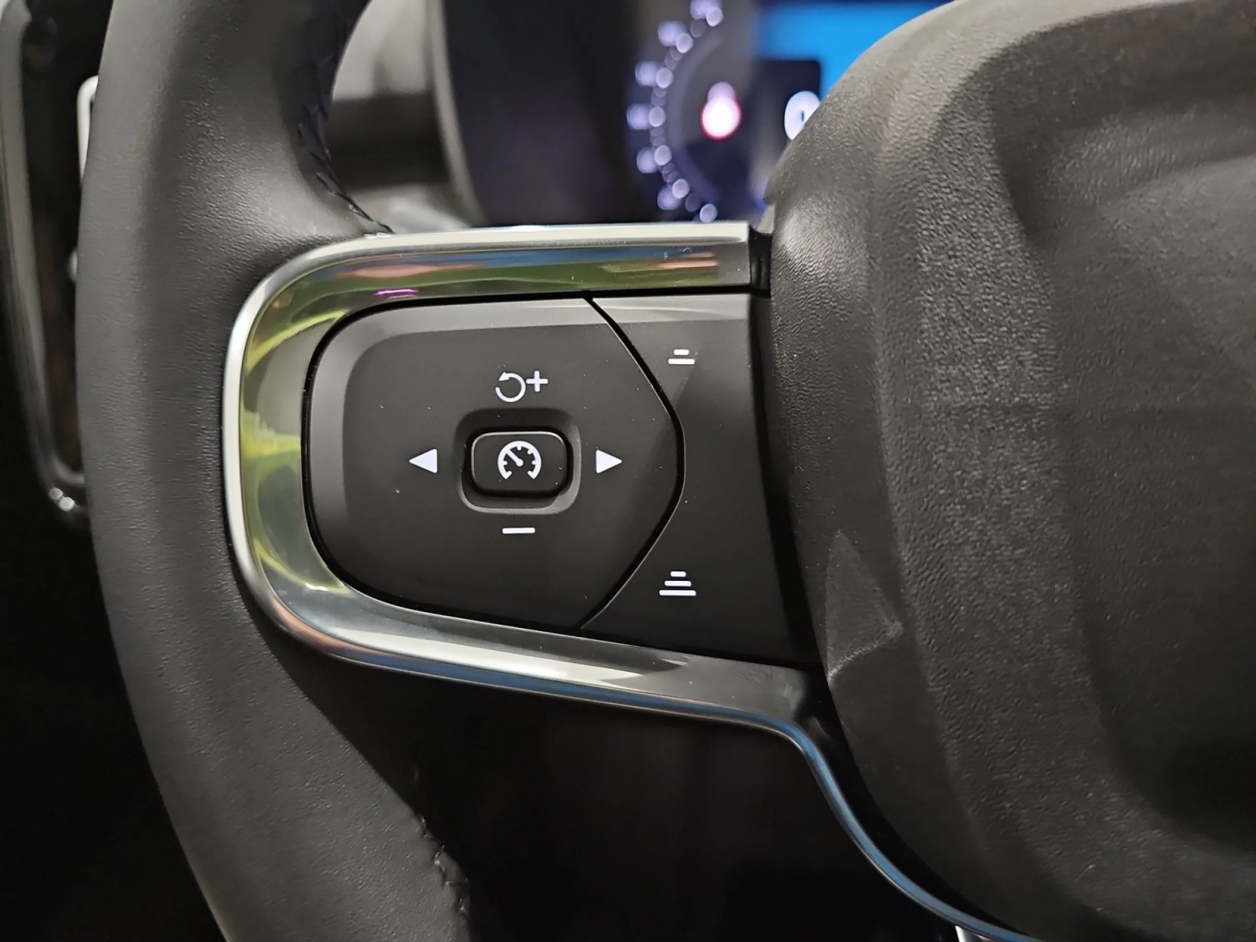 VOLVO XC40 2.0 B3 G PLUS DARK AUTO - Foto 12