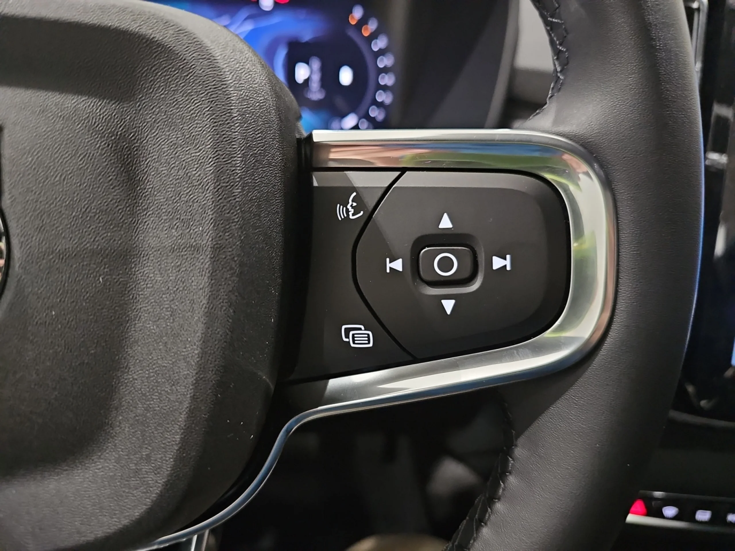 VOLVO XC40 2.0 B3 G PLUS DARK AUTO - Foto 13