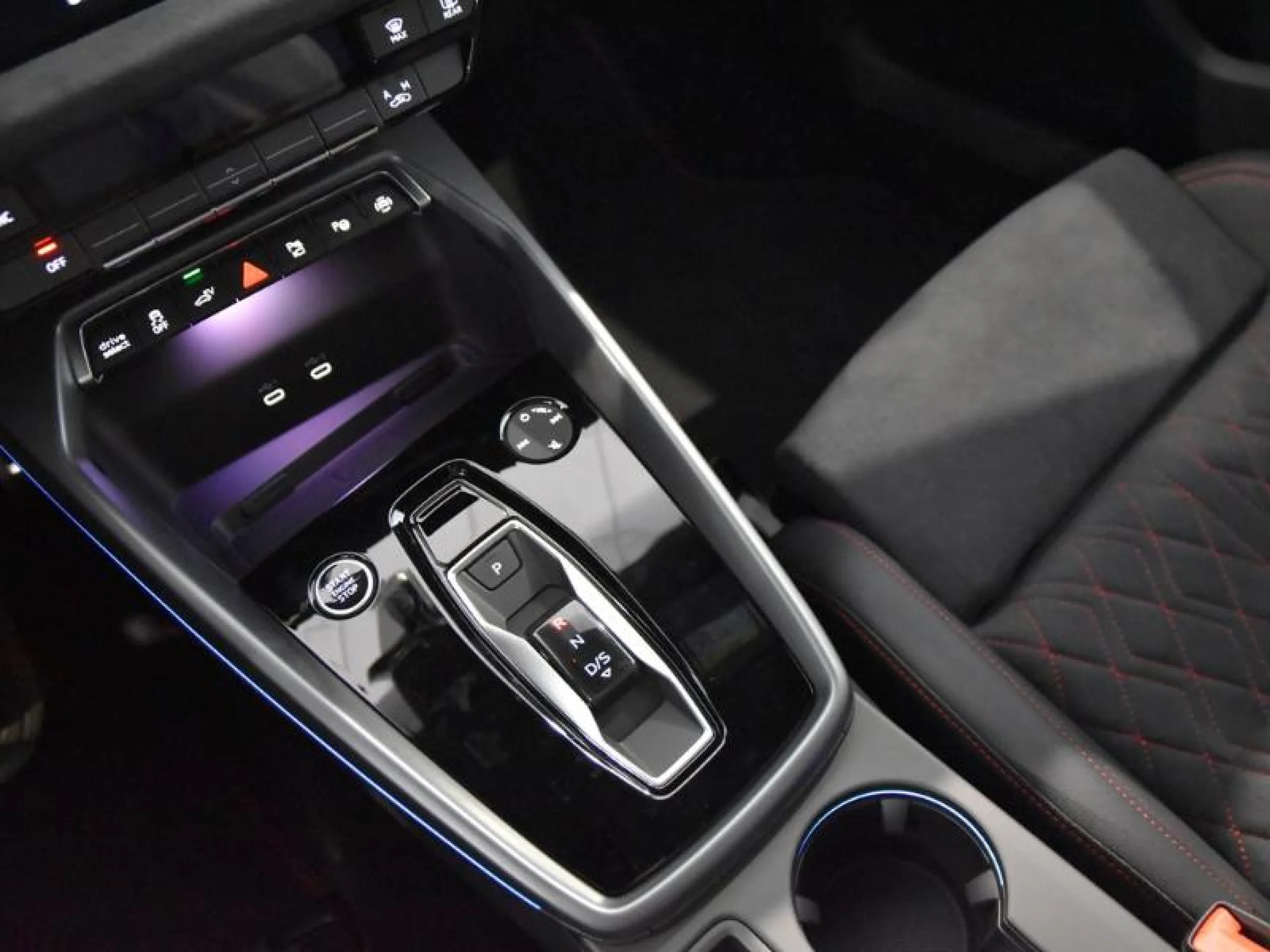 AUDI A3 SPORTBACK A3 SPORTBACK BLACK COMPETITION 45 TFSI E  200 KW S TRONIC - Foto 10