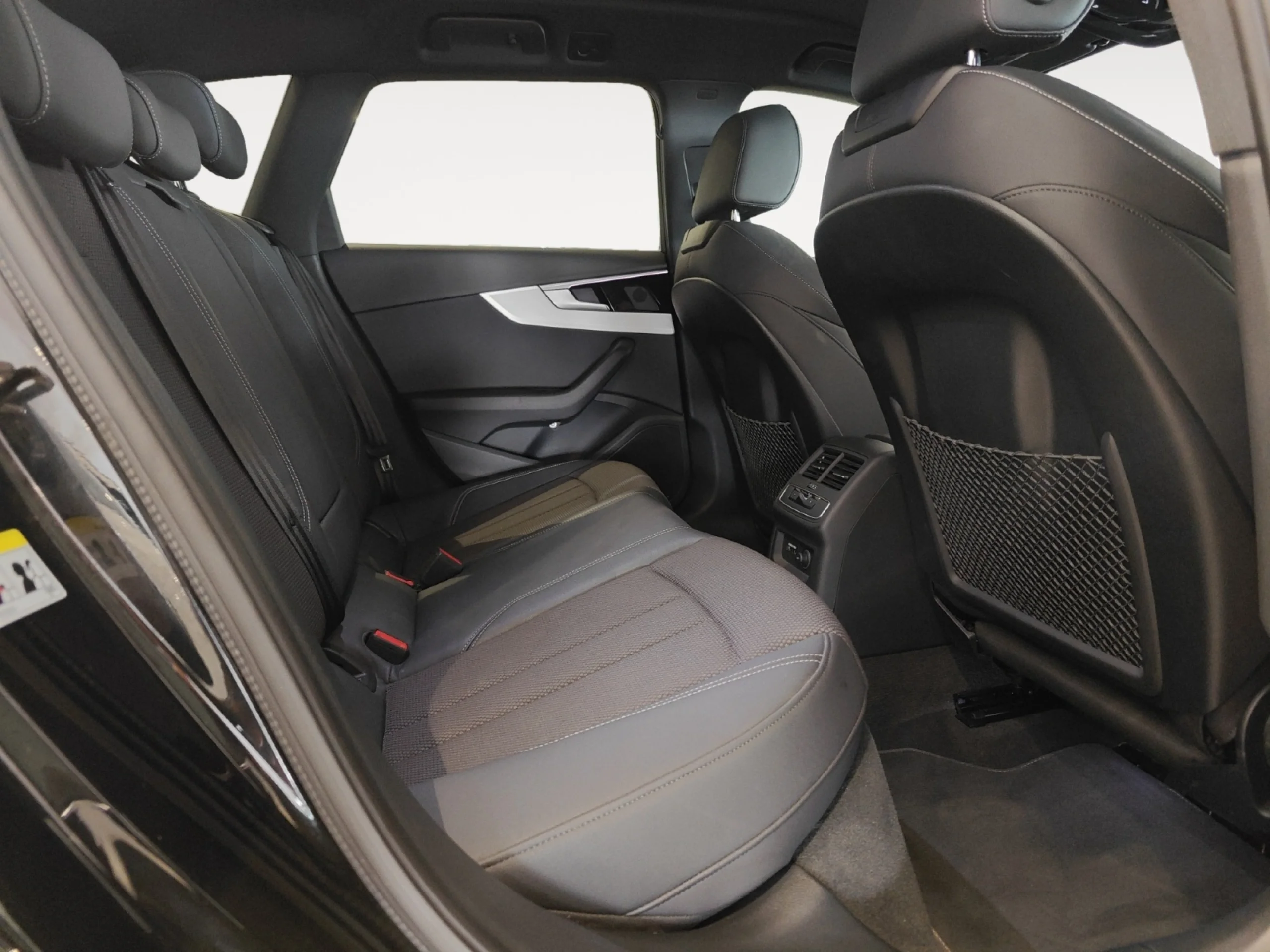 AUDI A4 AVANT BLACK LINE 35 TDI 120KW S TRONIC - Foto 9