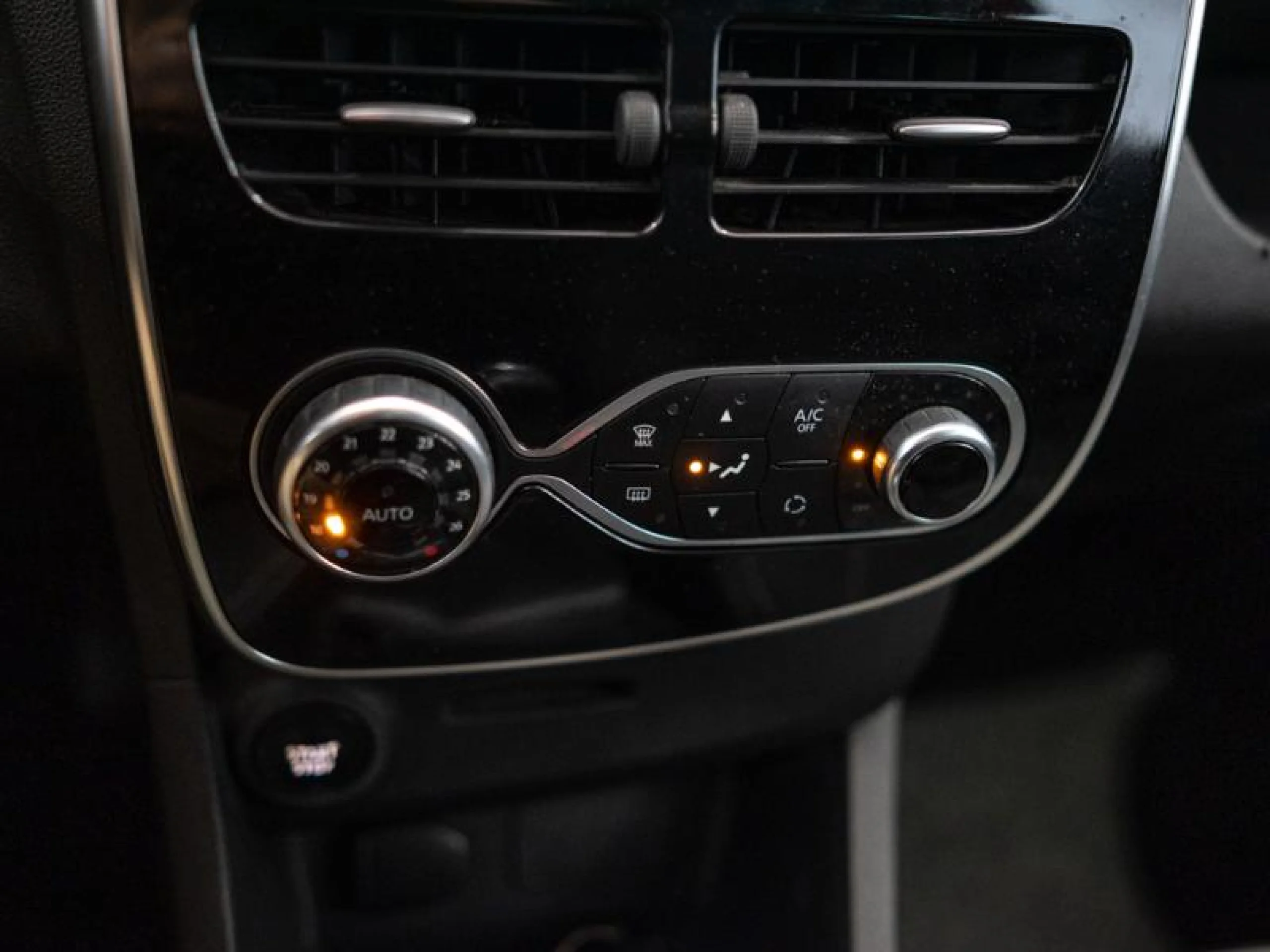 RENAULT CLIO BUSINESS ENERGY DCI 55KW (75CV) - Foto 14