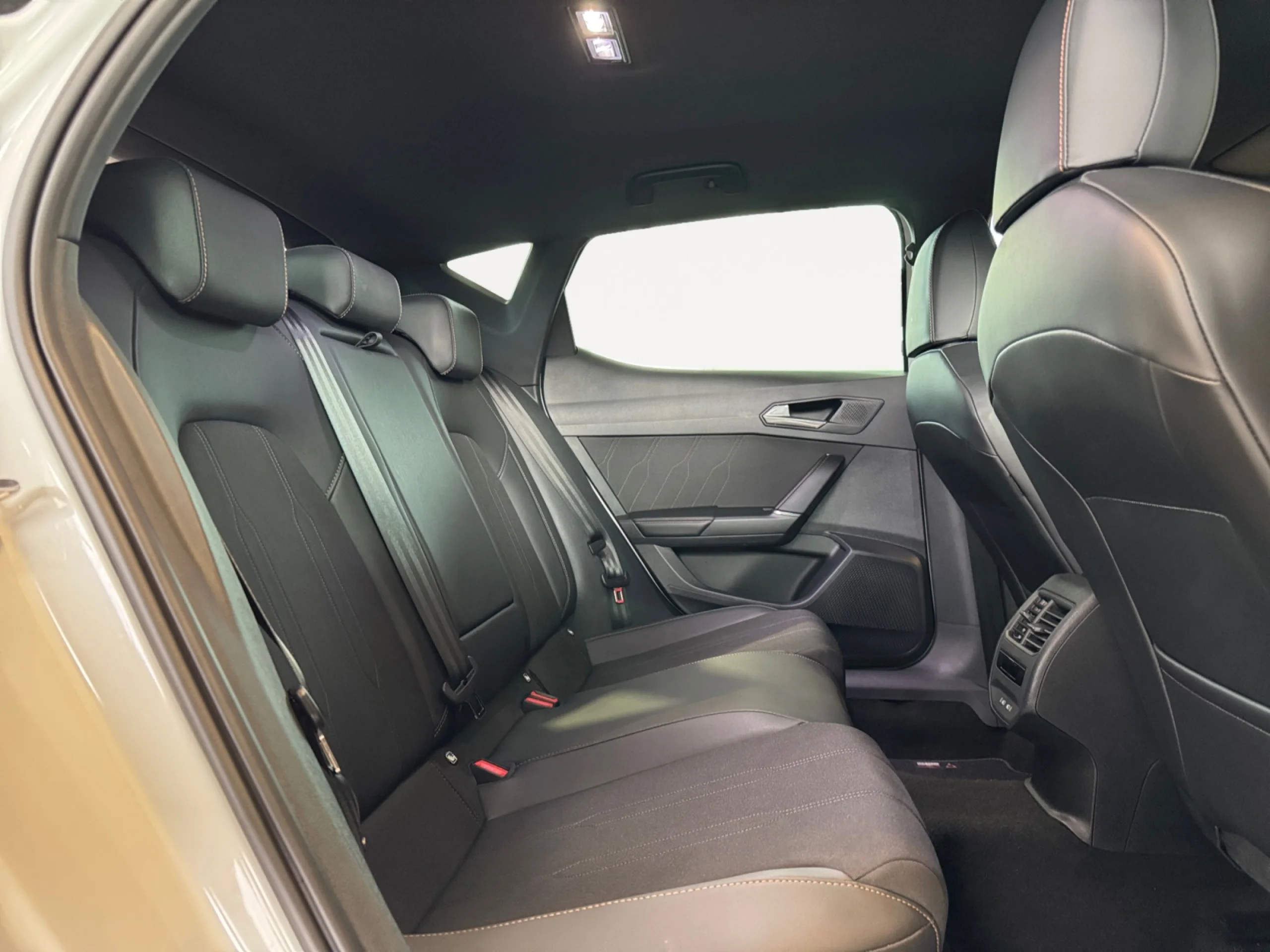 CUPRA LEON 1.5 ETSI 110KW (150CV) DSG - Foto 6