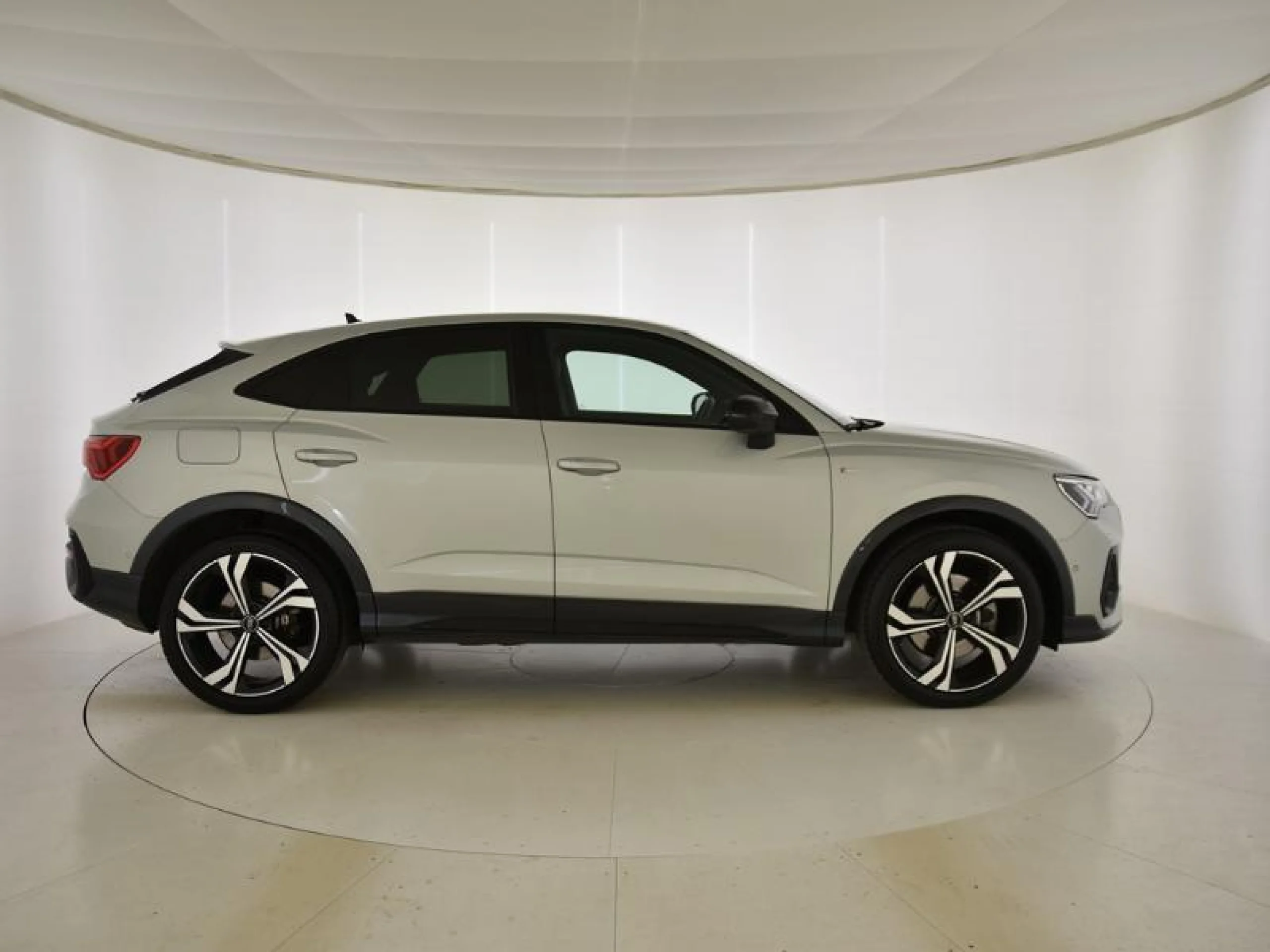 AUDI Q3 SPORTBACK 40 TDI 147KW S TRONIC QUATTRO BLACK LINE - Foto 3