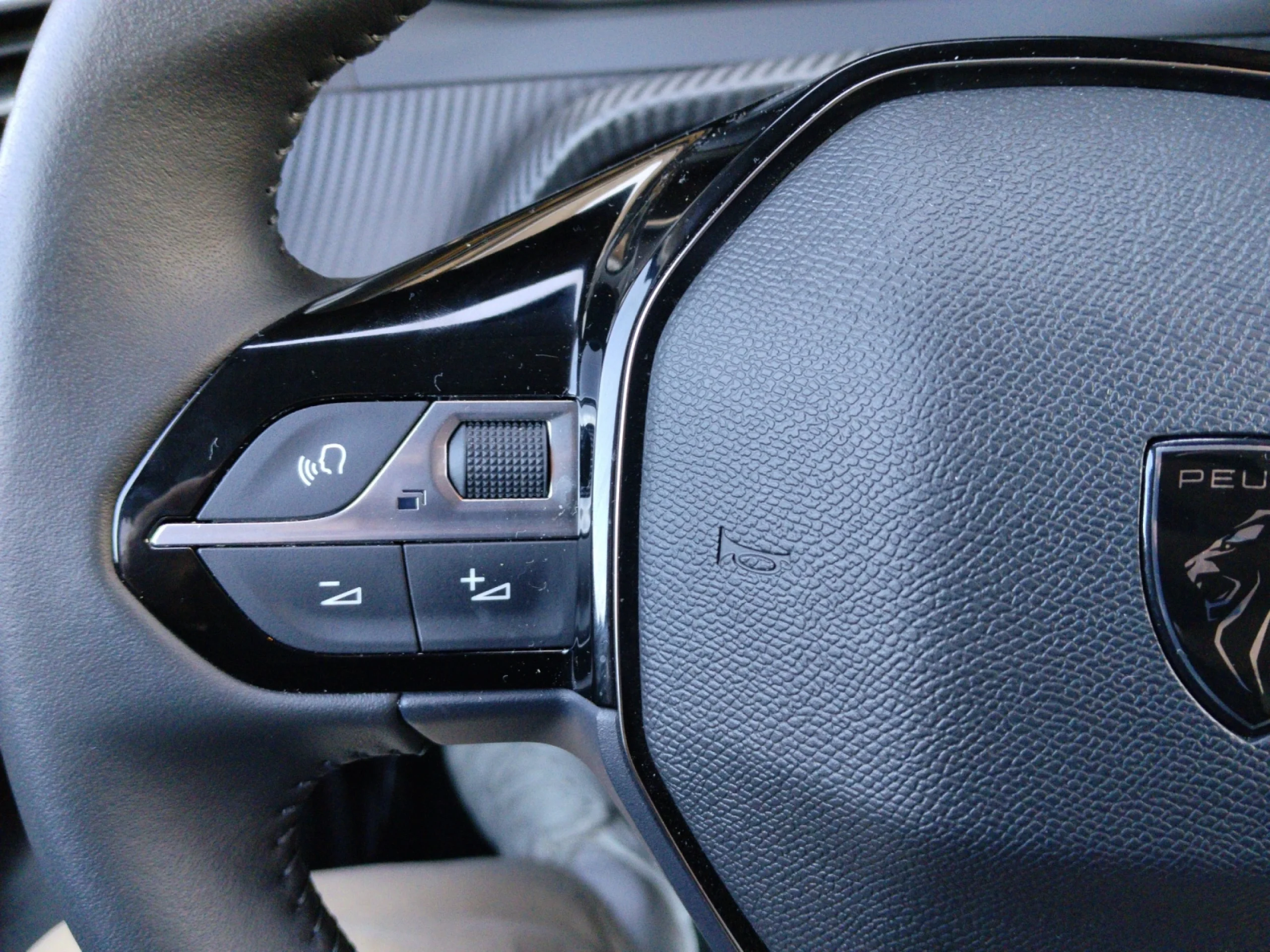 PEUGEOT 208 ALLURE HYBRID 110 EDCS6 - Foto 11