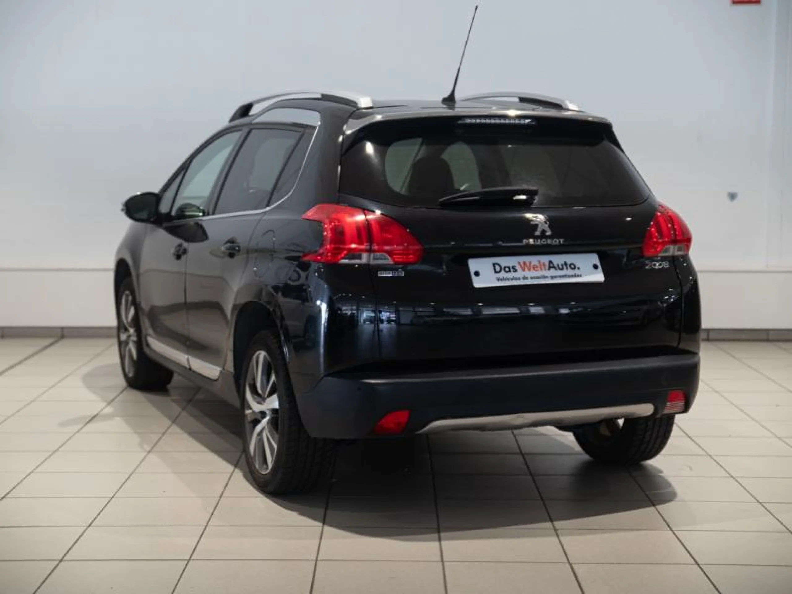 PEUGEOT 2008 ALLURE 1.6 BLUEHDI 88KW (120CV) S&S - Foto 2