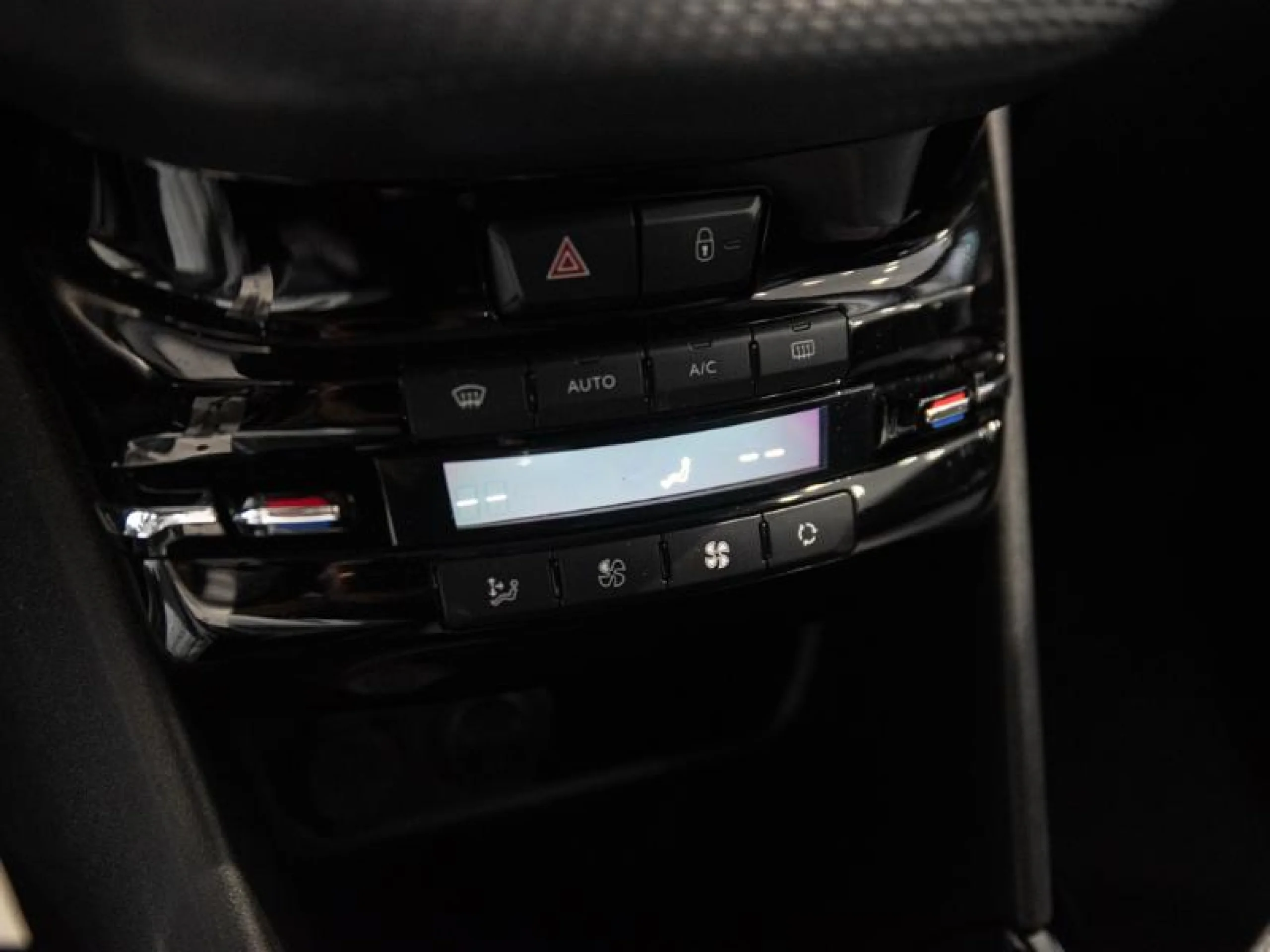 PEUGEOT 2008 ALLURE 1.6 BLUEHDI 88KW (120CV) S&S - Foto 13