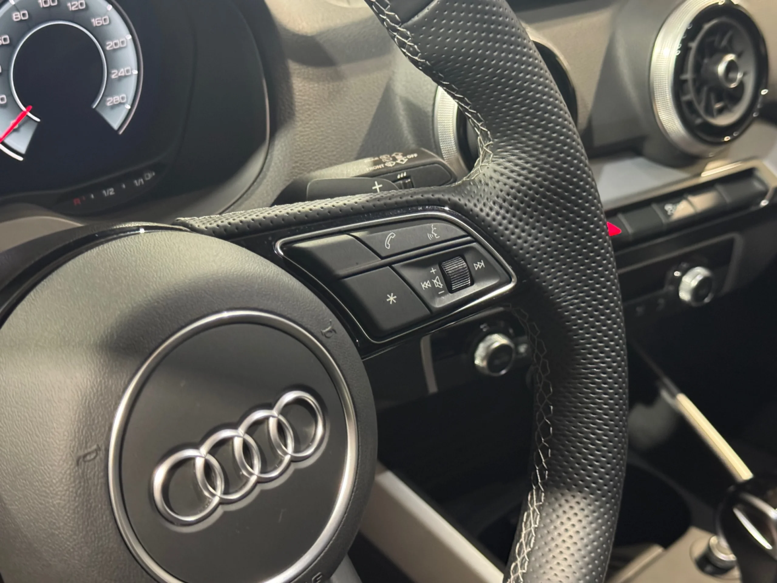 AUDI Q2 ADRENALIN 35 TDI 110KW (150CV) S TRONIC - Foto 10