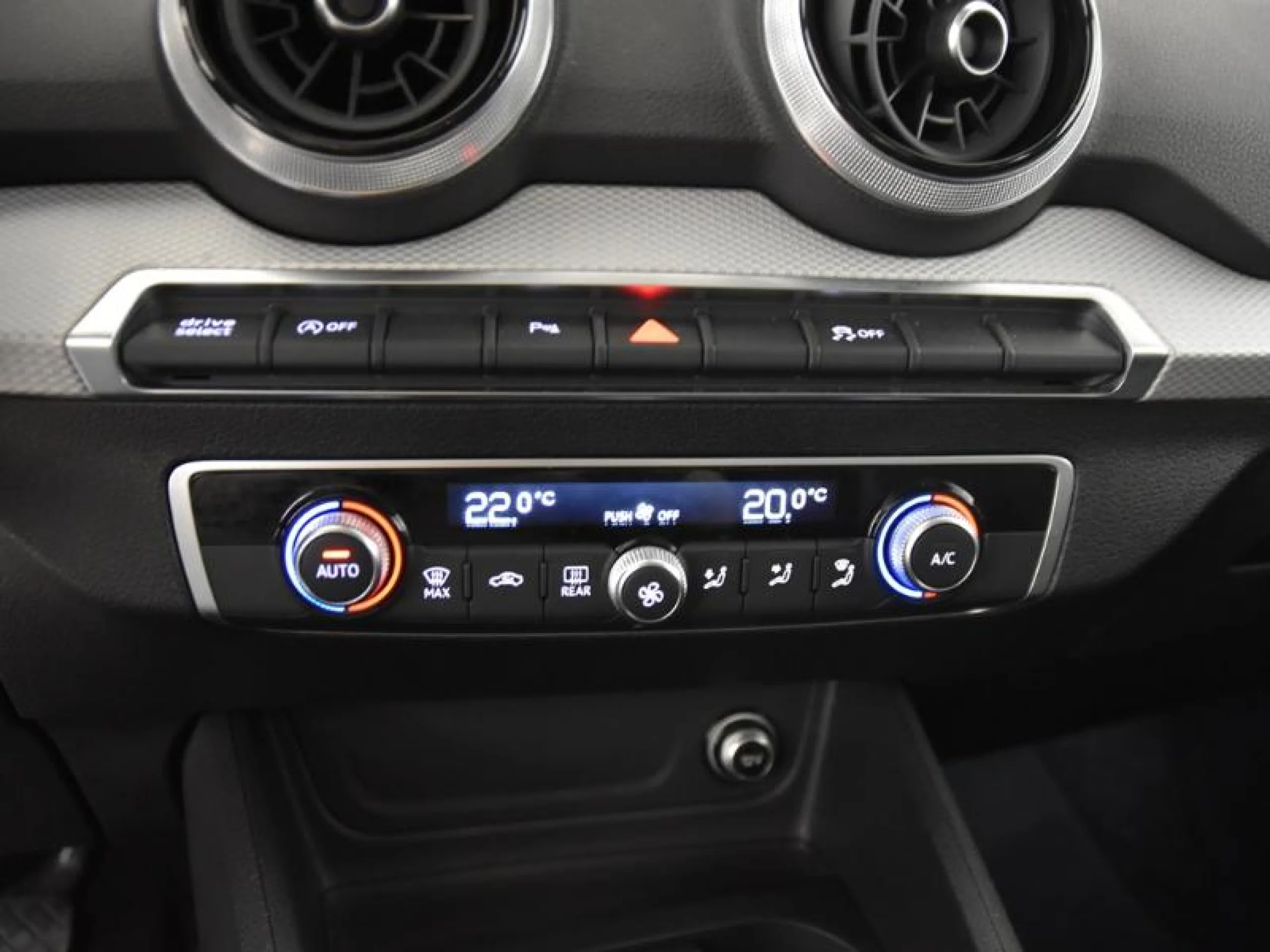 AUDI Q2 ADRENALIN 30 TFSI 85KW (116CV) - Foto 12