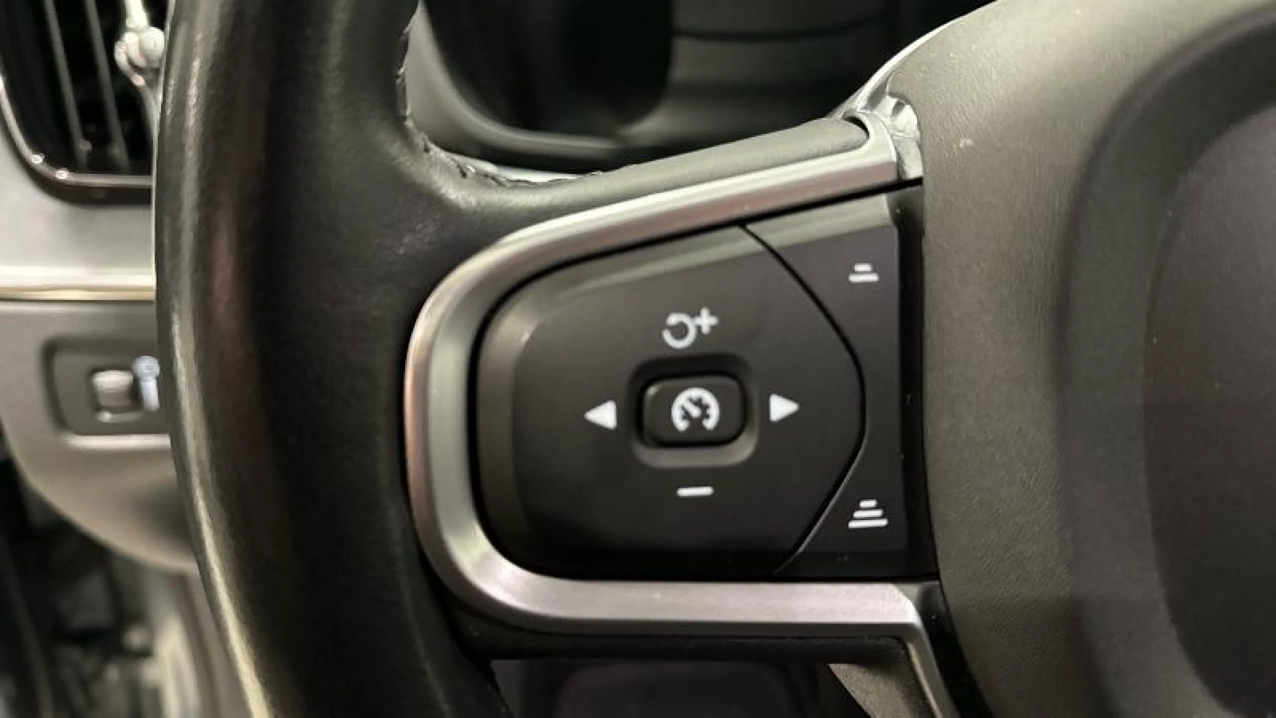 VOLVO XC60 2.0 T6 AWD RECHARGE R DESIGN EXP AUTO - Foto 17