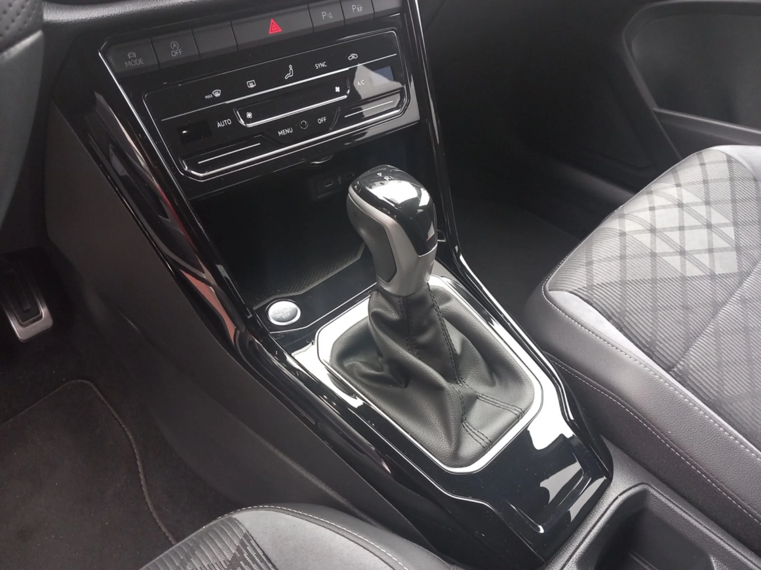 VOLKSWAGEN T ROC R LINE 2.0 TDI 110KW (150CV) DSG - Foto 14