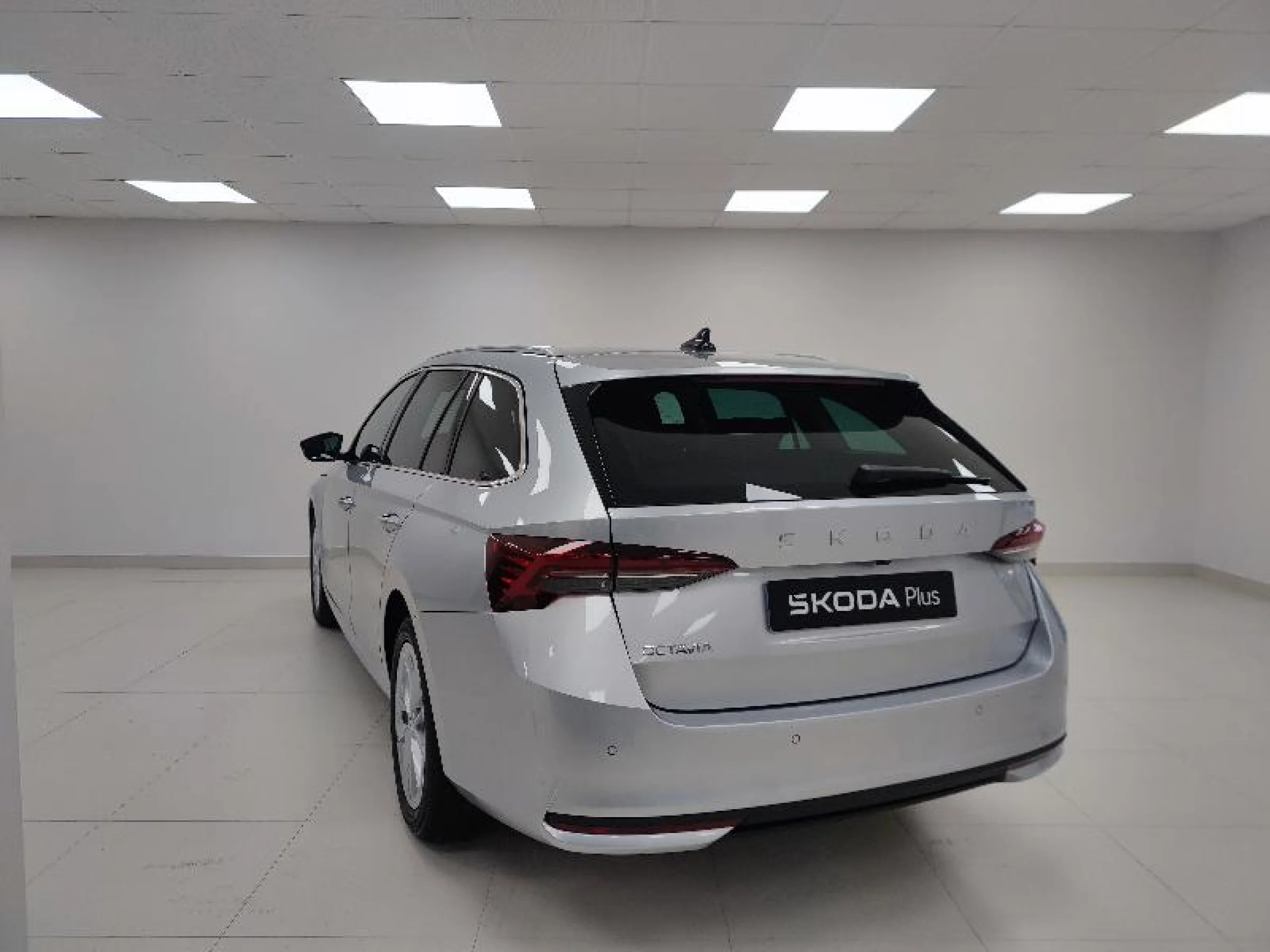 SKODA OCTAVIA COMBI 2.0 TDI 110KW (150CV) DSG DESIGN - Foto 2