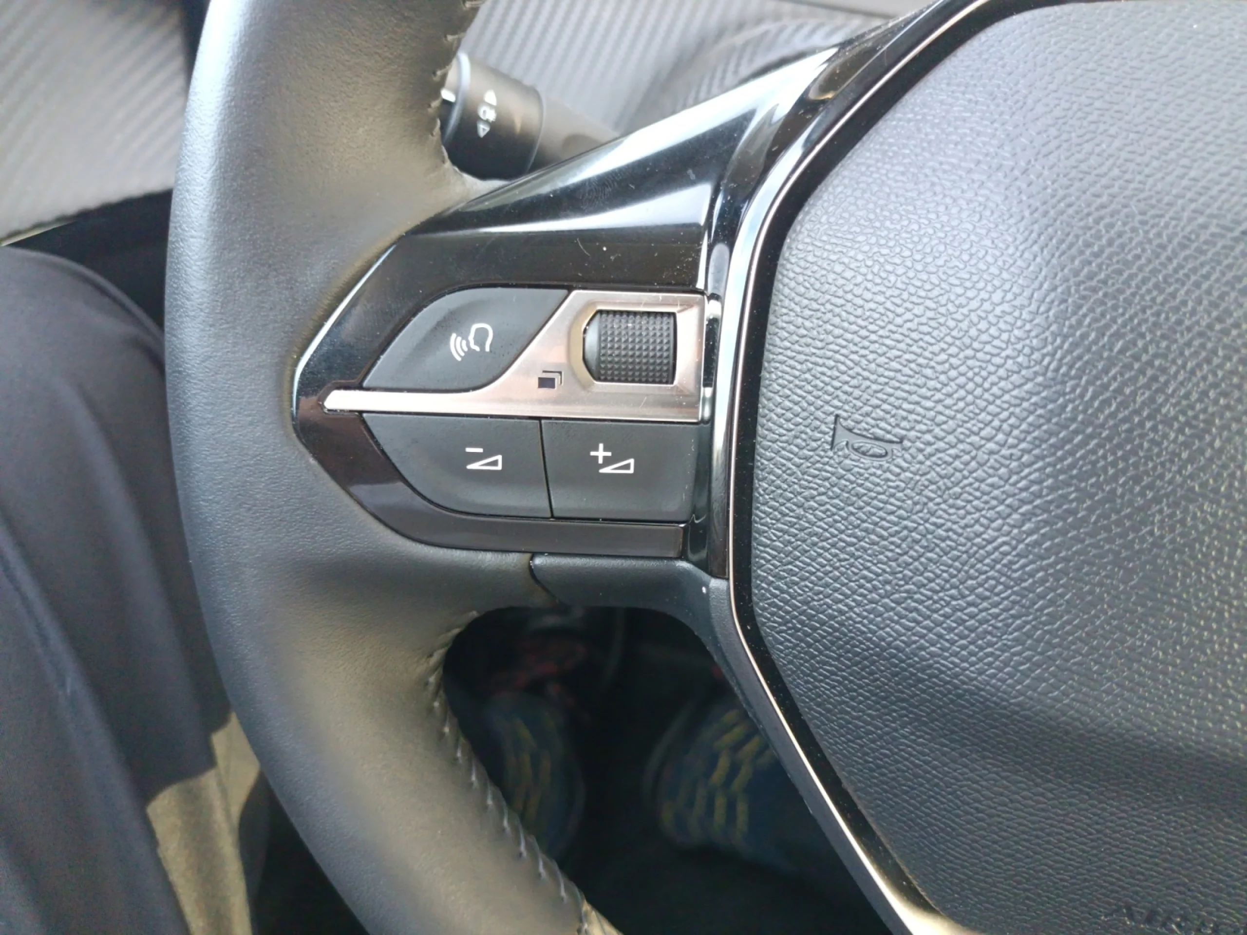 PEUGEOT 208 ALLURE HYBRID 110 EDCS6 - Foto 11