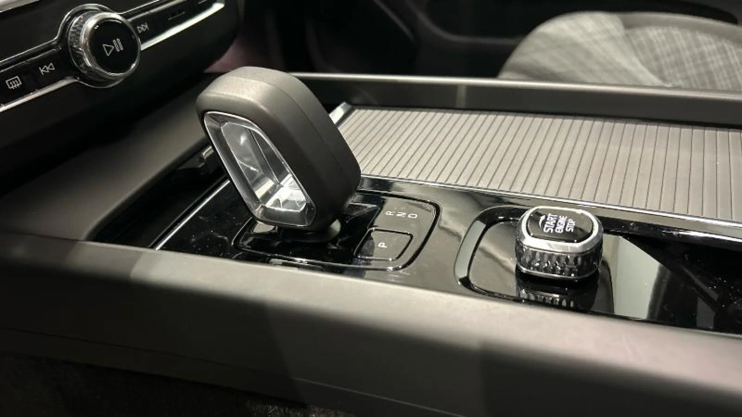 VOLVO XC60 2.0 B4 D CORE AUTO - Foto 16