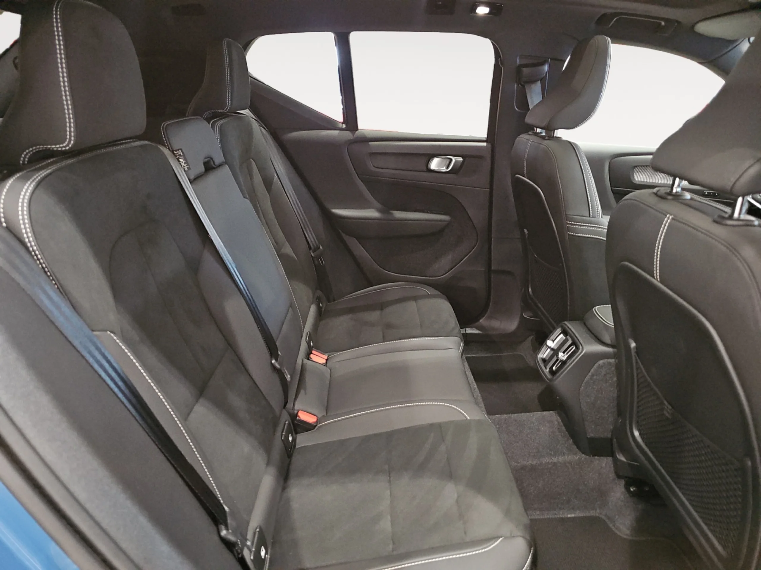 VOLVO XC40 2.0 B4 G PLUS DARK AUTO - Foto 6