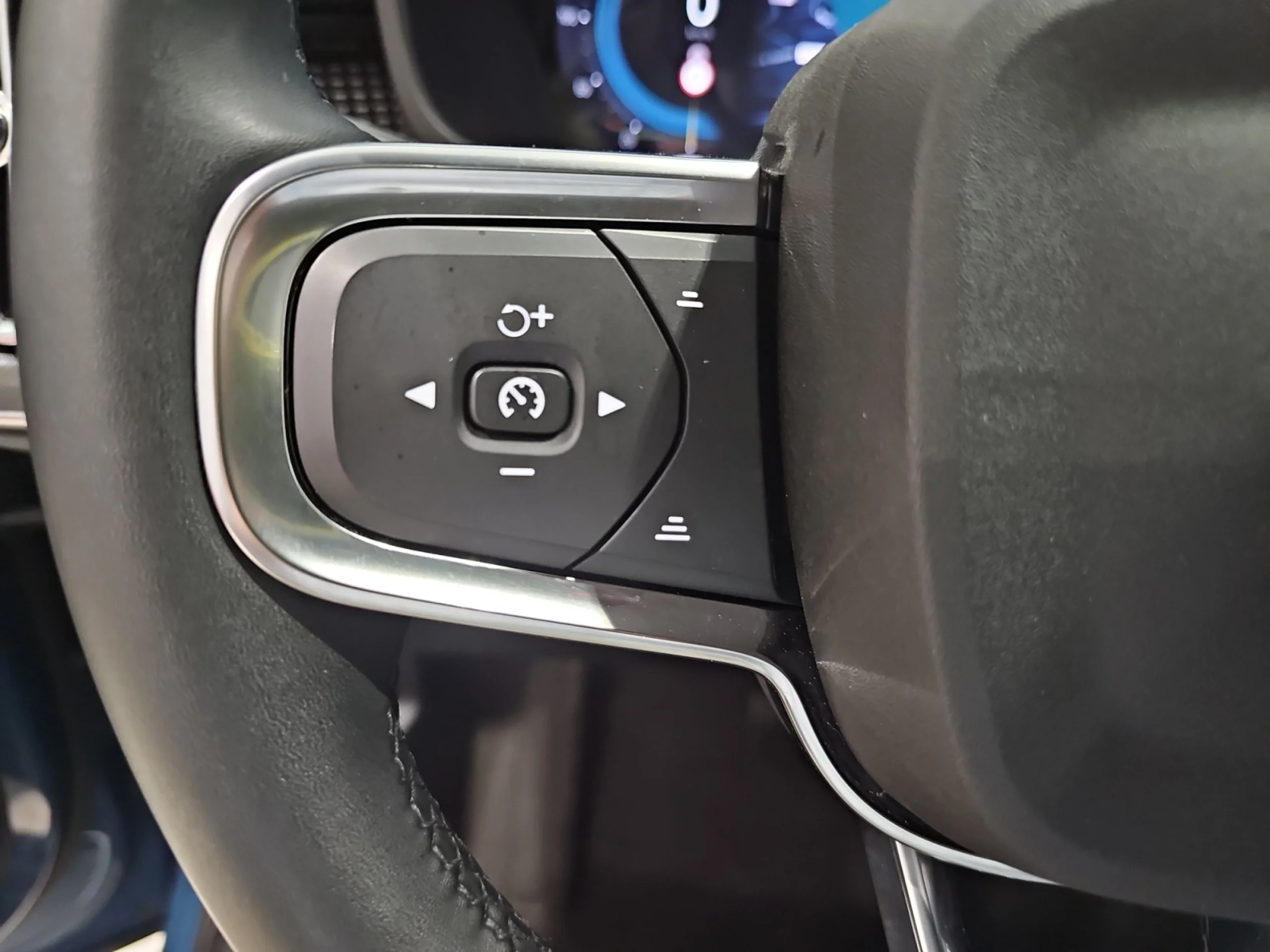 VOLVO XC40 2.0 B4 G PLUS DARK AUTO - Foto 12