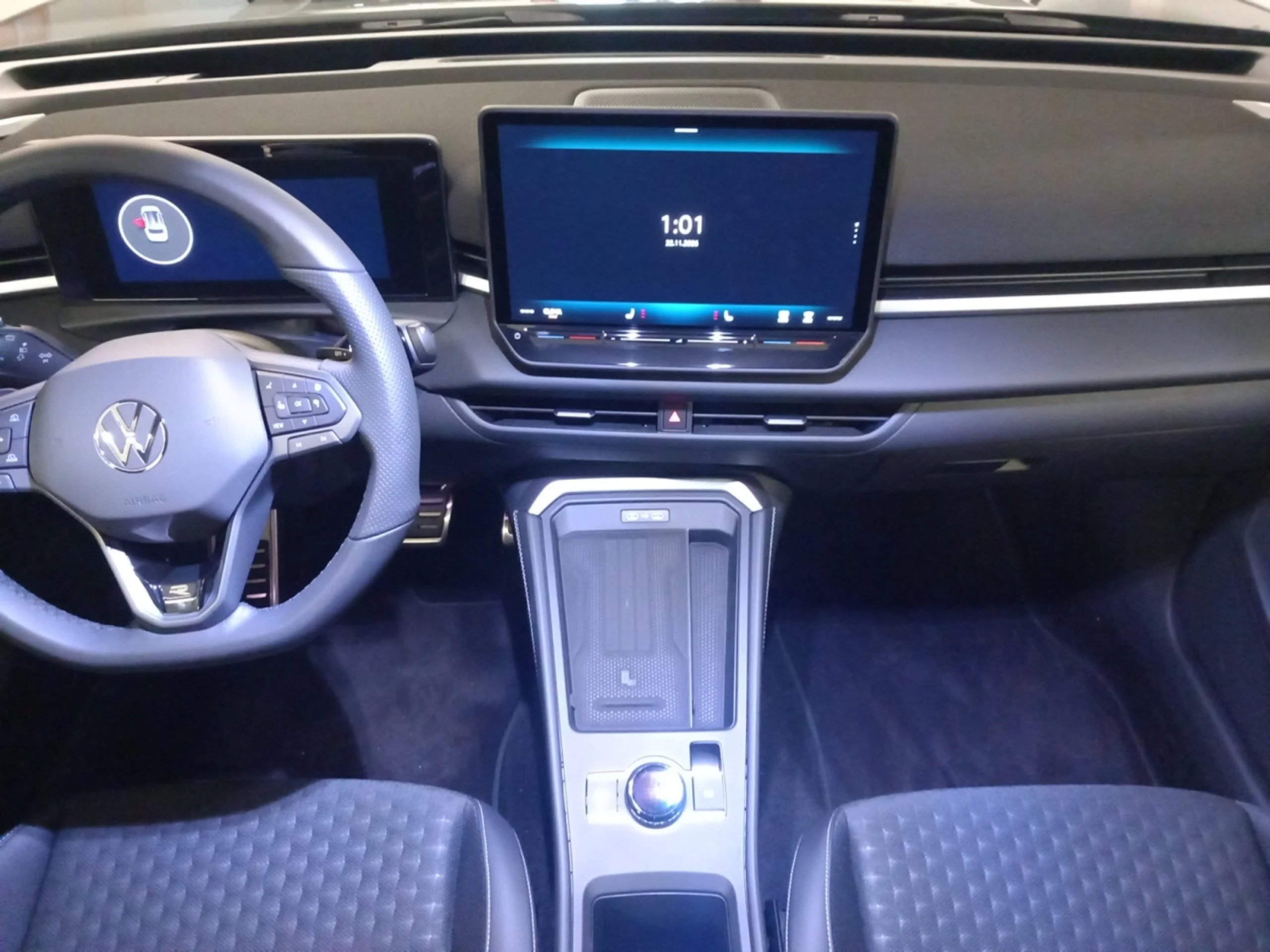 VOLKSWAGEN T ROC T ROC R LINE 1ST EDITION 1.5 ETSI 110 KW (150 CV)  AUTOMÁTICO DSG 7 VEL. - Foto 4