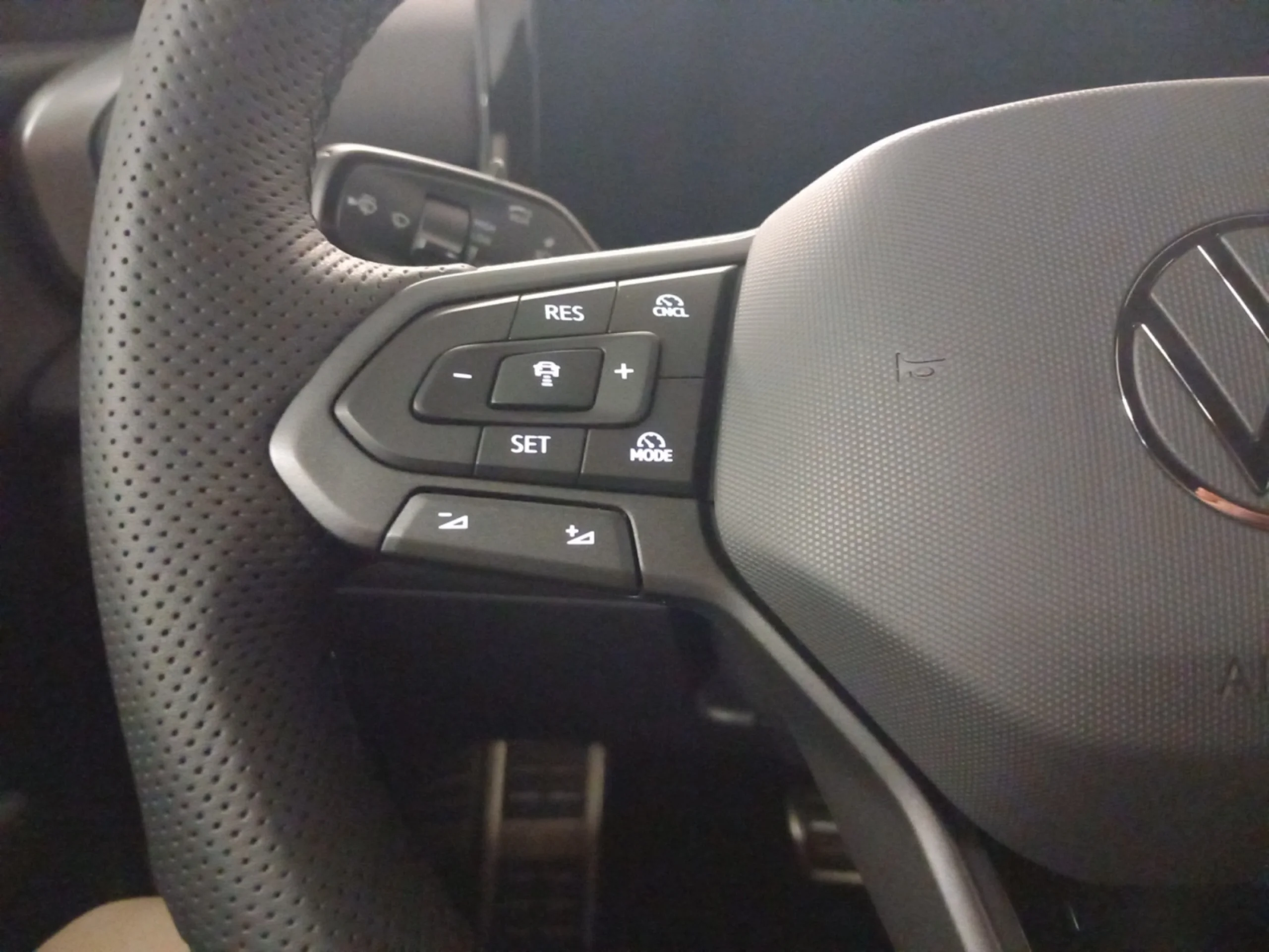 VOLKSWAGEN T ROC T ROC R LINE 1ST EDITION 1.5 ETSI 110 KW (150 CV)  AUTOMÁTICO DSG 7 VEL. - Foto 11