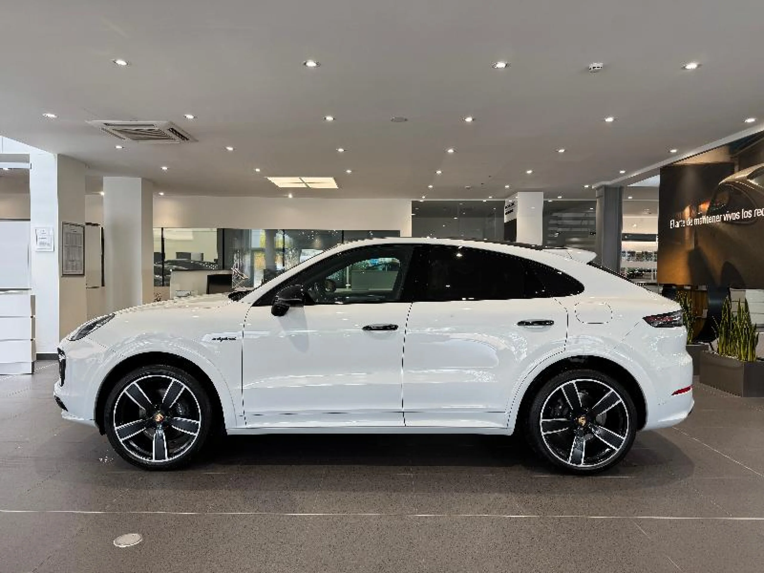 PORSCHE CAYENNE COUPE E HYBRID PLATINUM EDITION - Foto 2