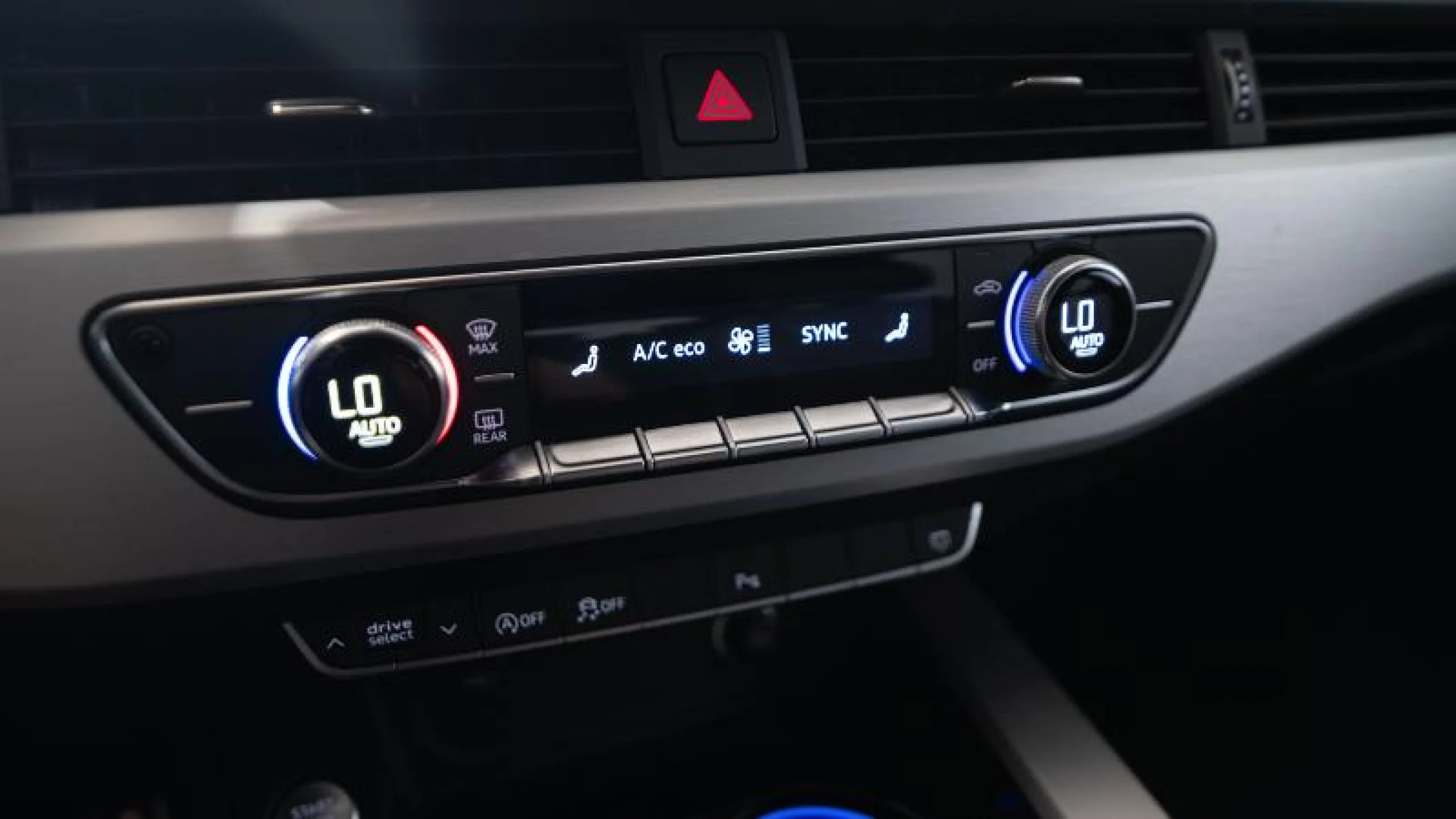 AUDI A4 AVANT BLACK LINE 30 TDI 100KW S TRONIC - Foto 15
