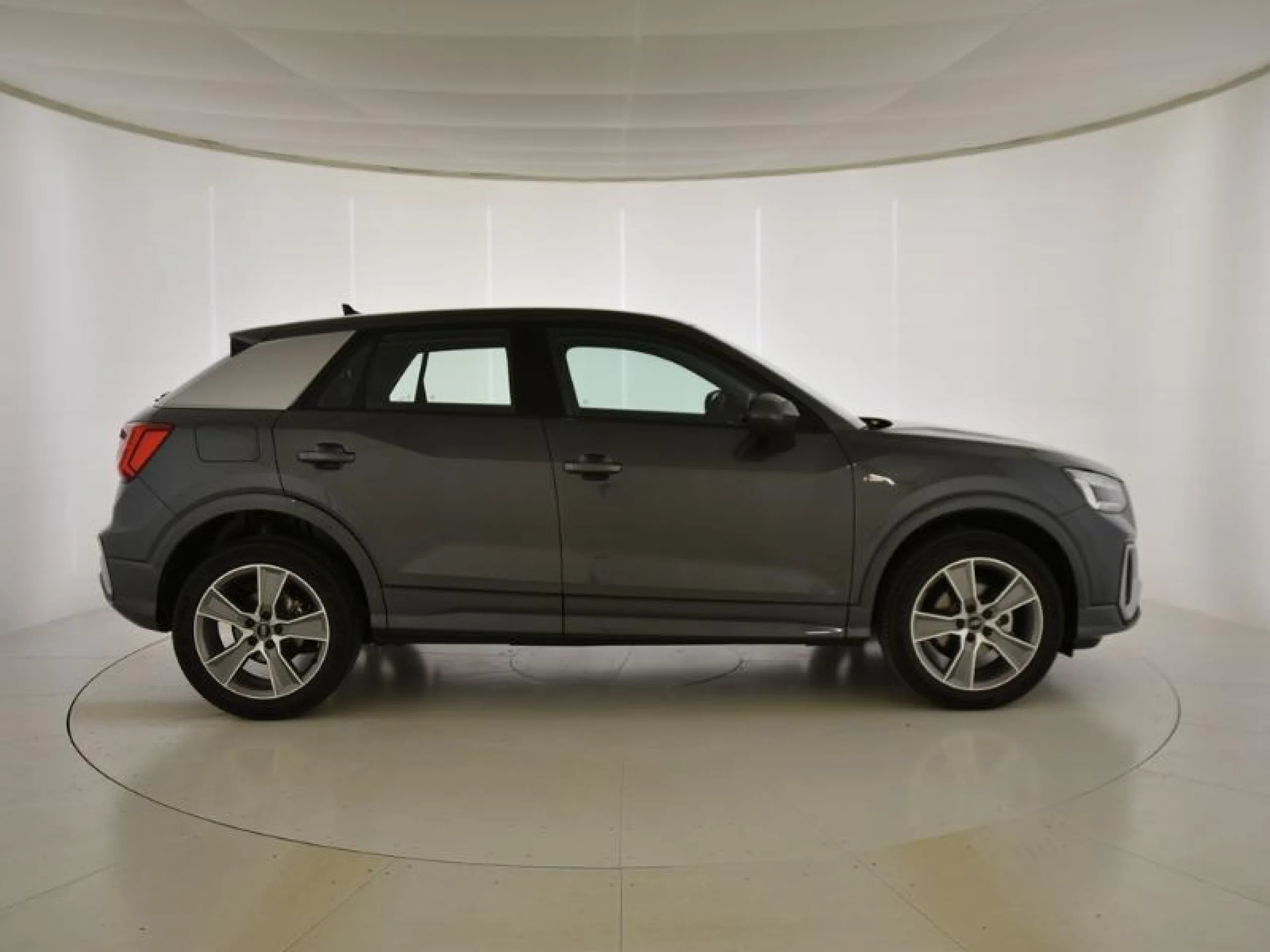 AUDI Q2 S LINE 30 TFSI 81KW (110CV) - Foto 3