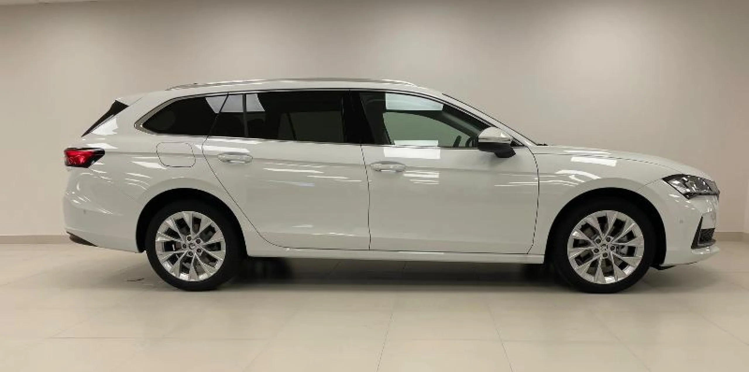 SKODA Superb COMBI 2.0 TDI 110KW (150CV) DSG AMBITION - Foto 2