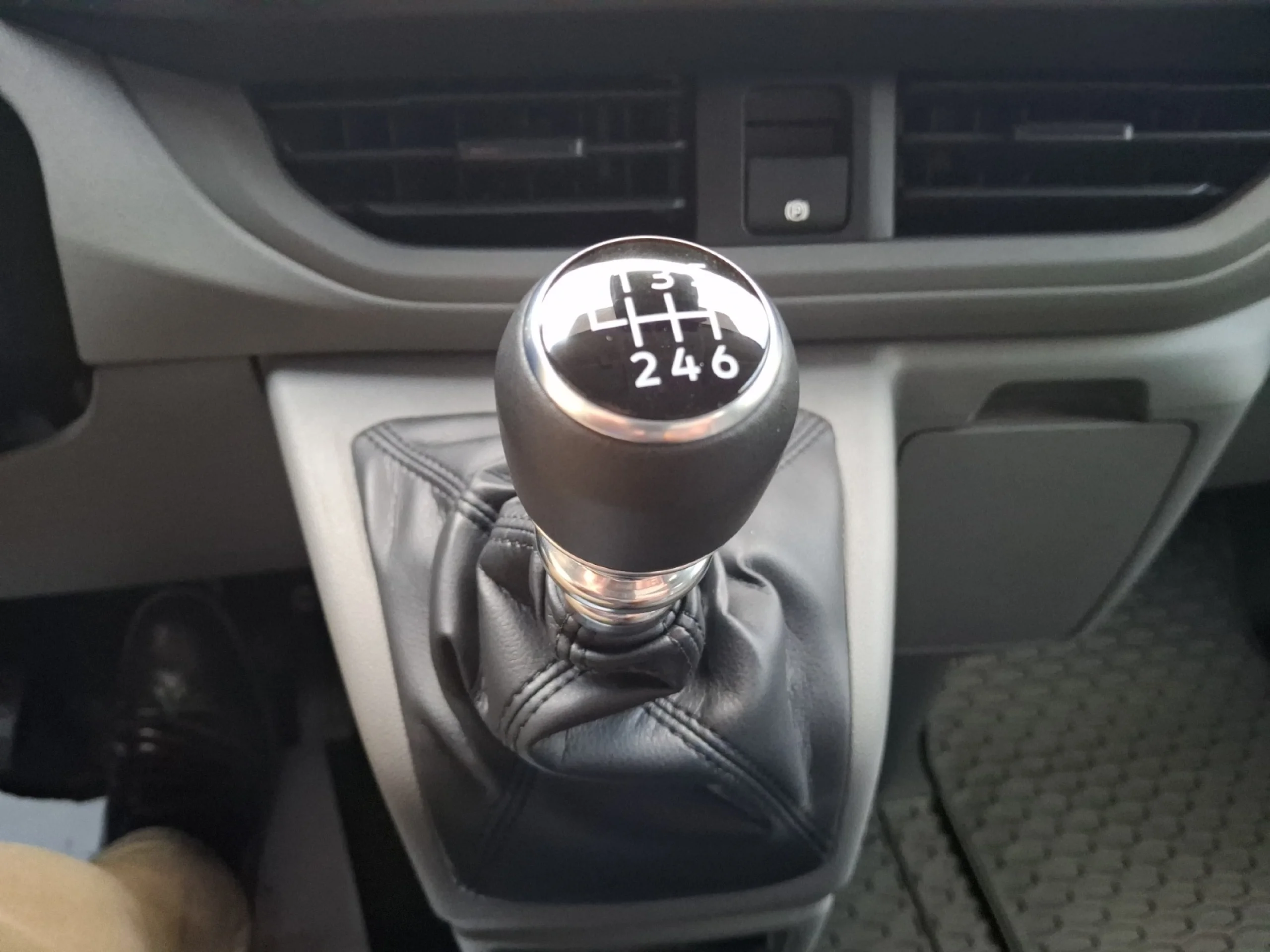 VW COMERCIALES CARAVELLE CARAVELLE   CARAVELLE  BATALLA CORTA  2.0 TDI 81 KW (110 CV) 6 VEL. - Foto 13