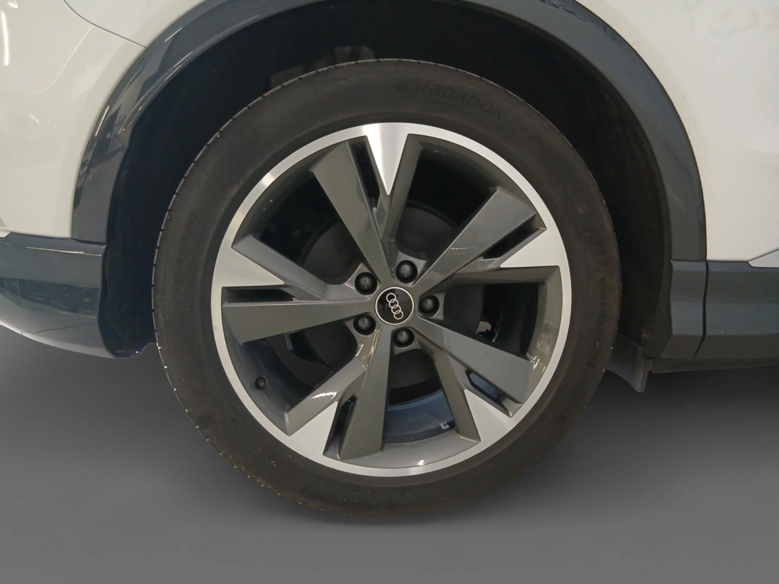 AUDI Q4 Q4  GENUINE EDITION 45 E TRON  210,00 KW 77,0 KWH - Foto 8