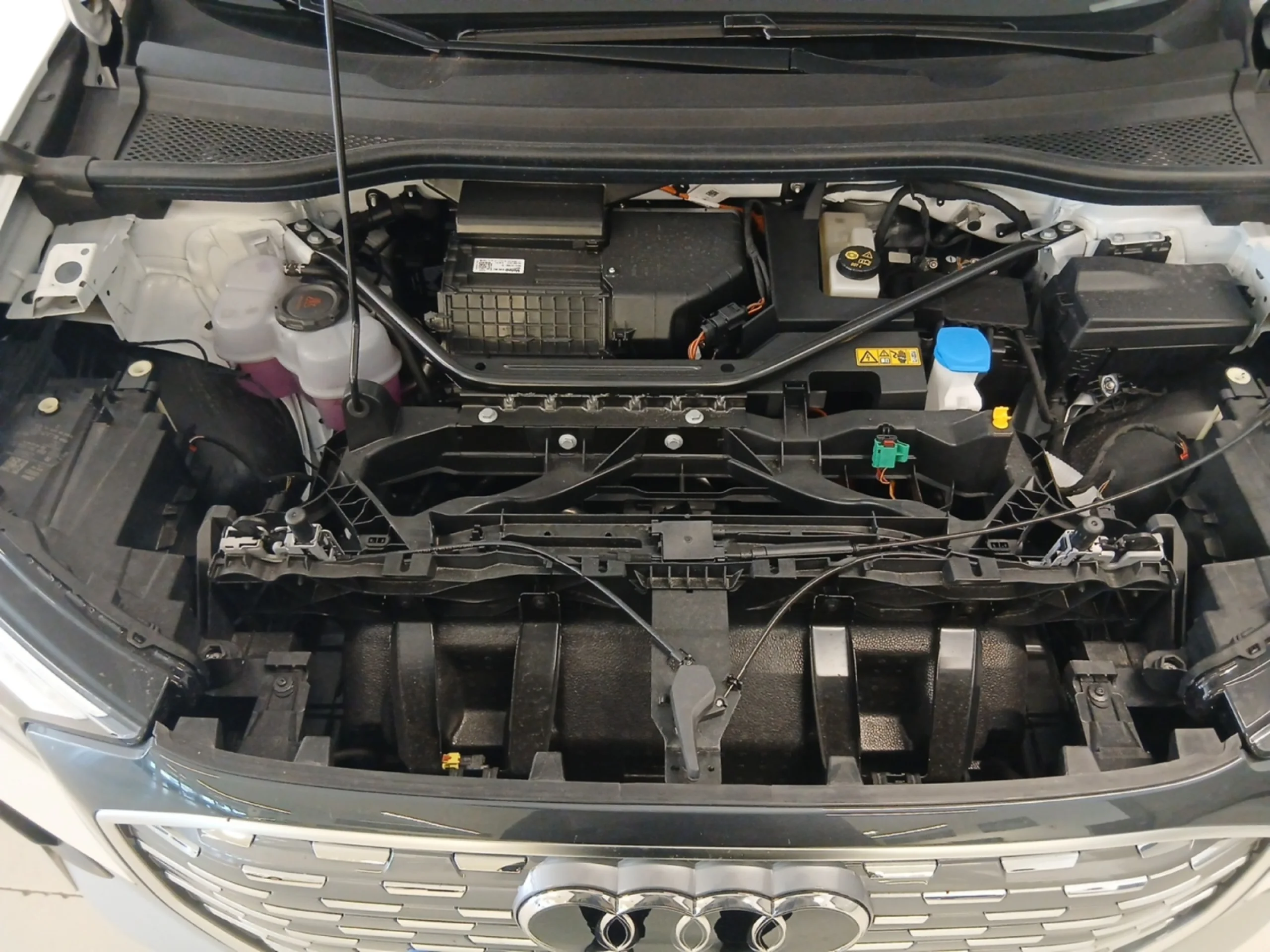 AUDI Q4 Q4  GENUINE EDITION 45 E TRON  210,00 KW 77,0 KWH - Foto 14