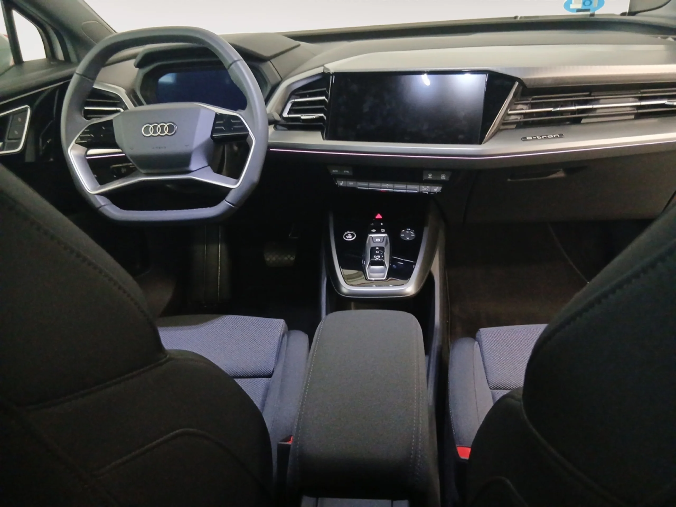 AUDI Q4 E TRON GENUINE EDITION 45 E TRON 210KW 82KWH - Foto 4