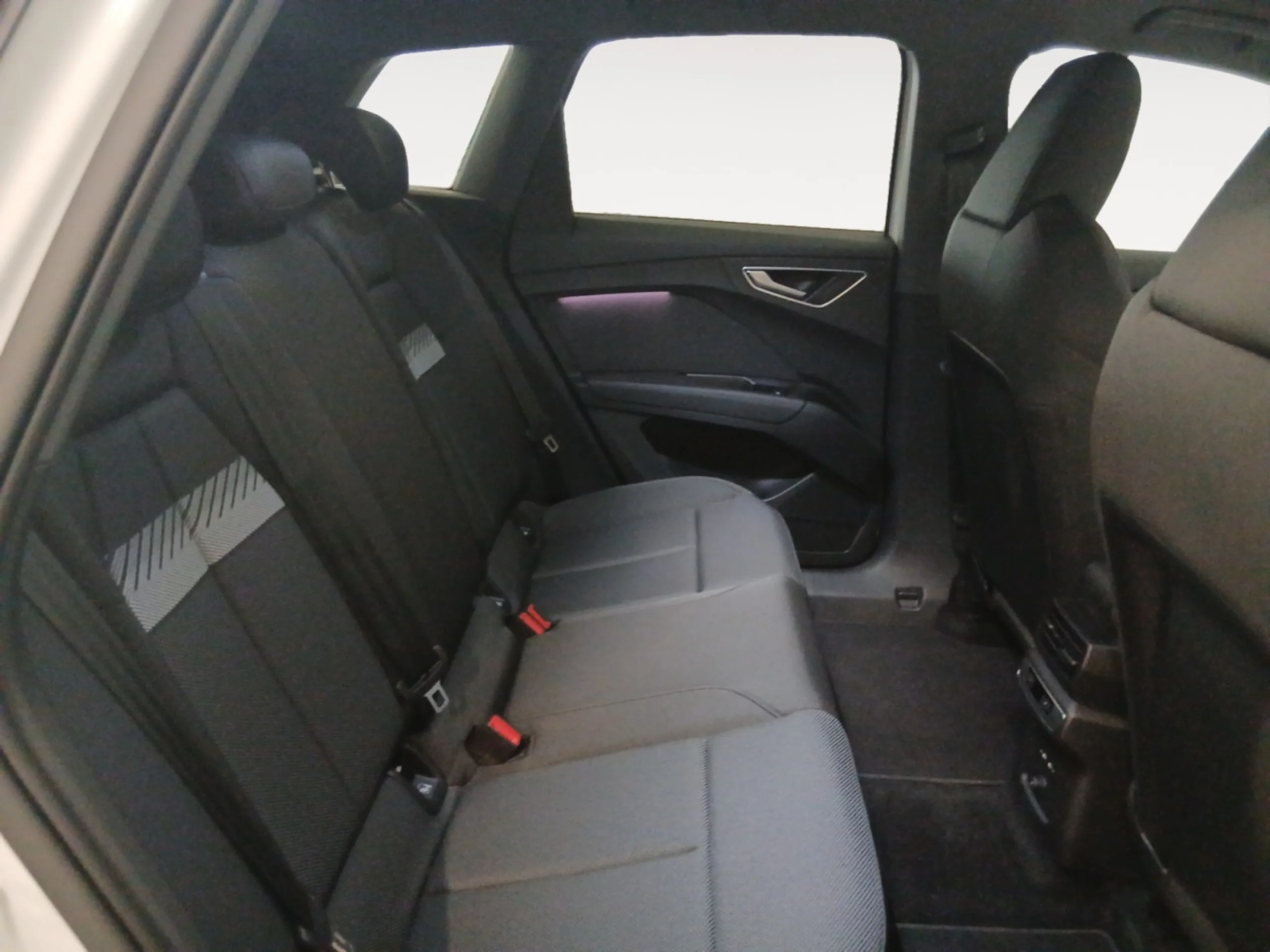 AUDI Q4 E TRON GENUINE EDITION 45 E TRON 210KW 82KWH - Foto 6