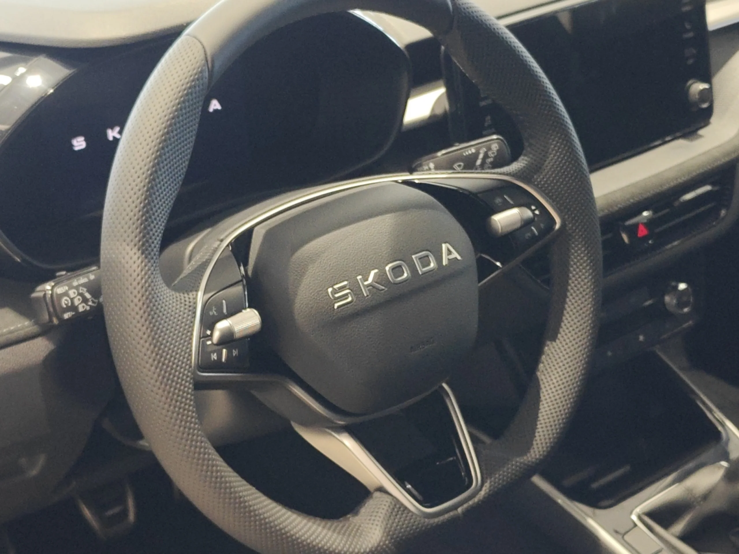 SKODA FABIA 1.0 TSI 70KW (95CV) DESIGN - Foto 9