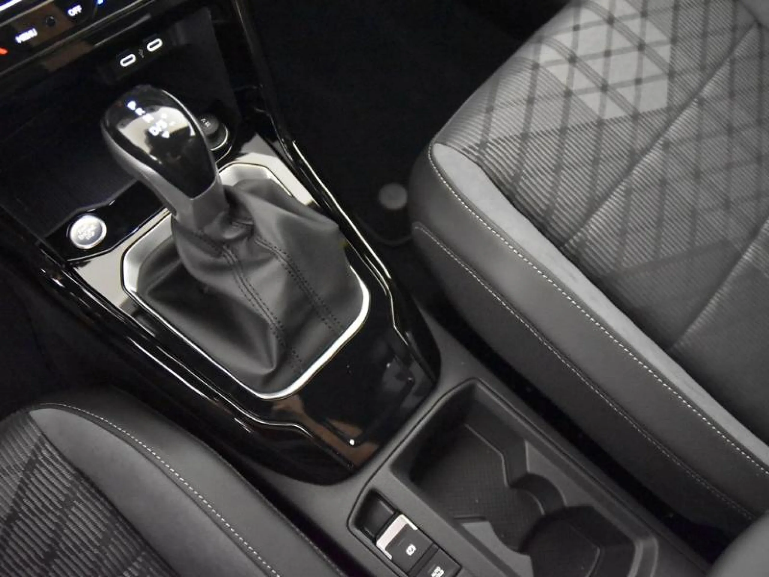 VOLKSWAGEN T ROC R LINE 1.5 TSI 110KW (150CV) DSG - Foto 10