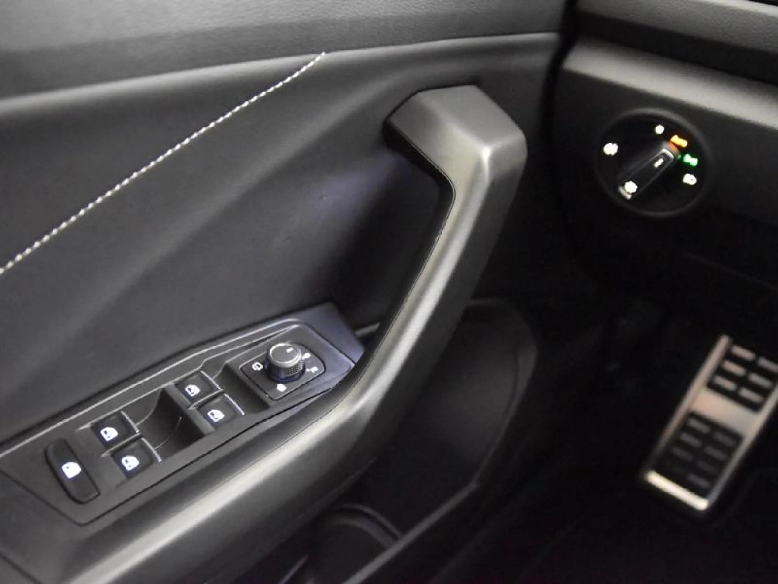 VOLKSWAGEN T ROC R LINE 1.5 TSI 110KW (150CV) DSG - Foto 16