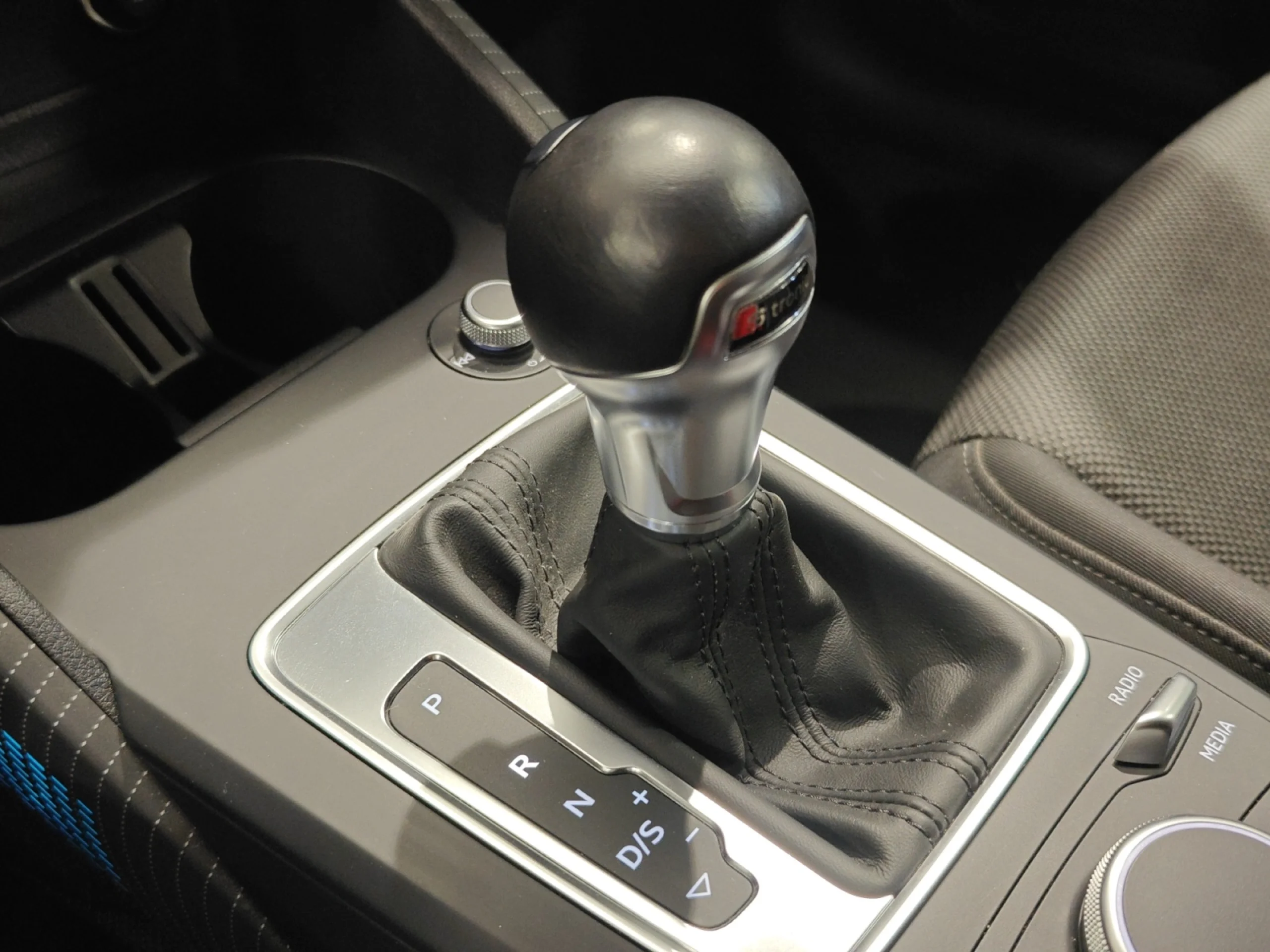 AUDI Q2 SPORT 35 TFSI 110KW (150CV) S TRONIC - Foto 17