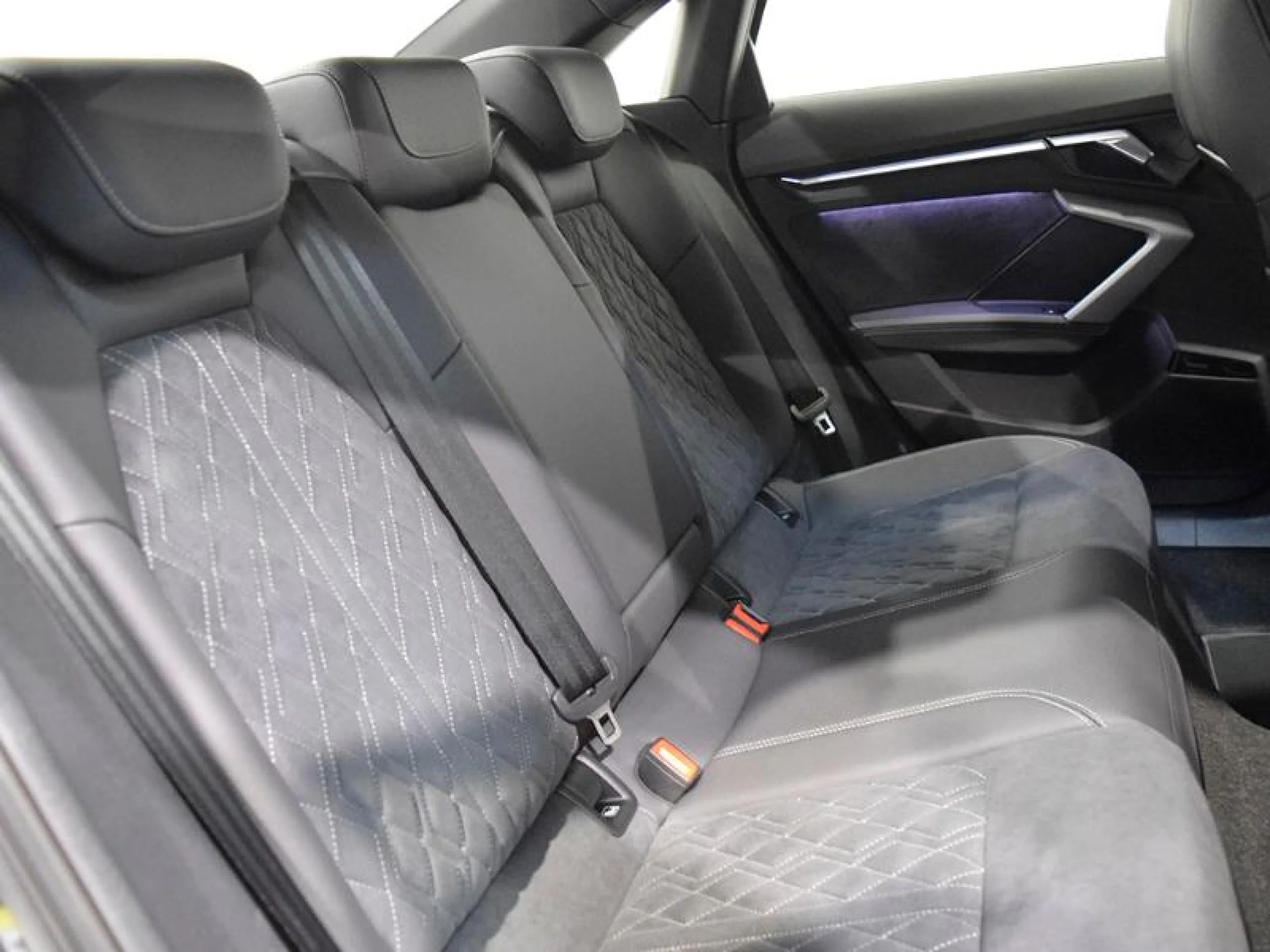 AUDI A3 SEDAN BLACK LINE 35 TFSI 110KW S TRONIC - Foto 6