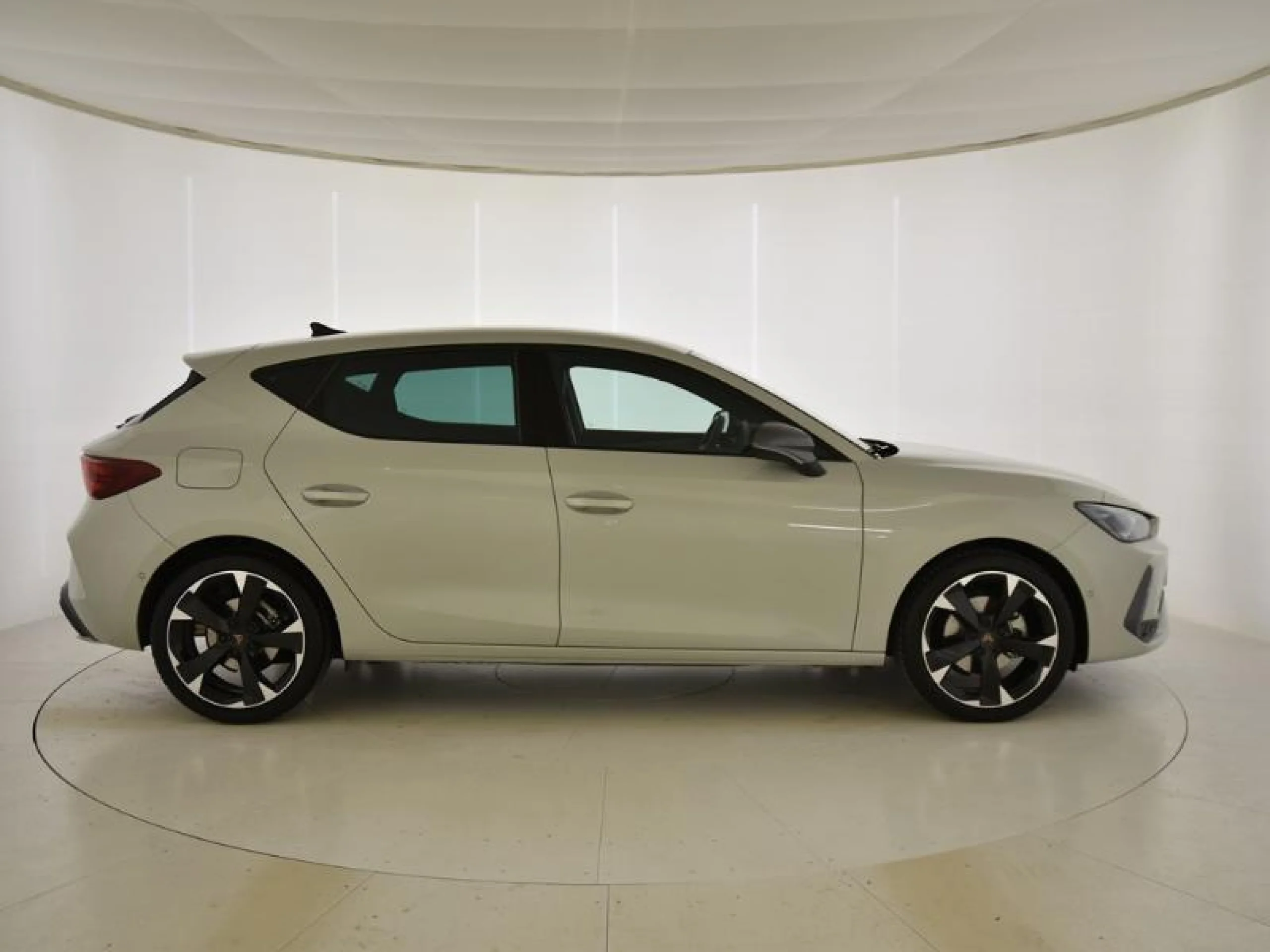 CUPRA LEON 1.5 ETSI 110KW (150CV) DSG - Foto 3