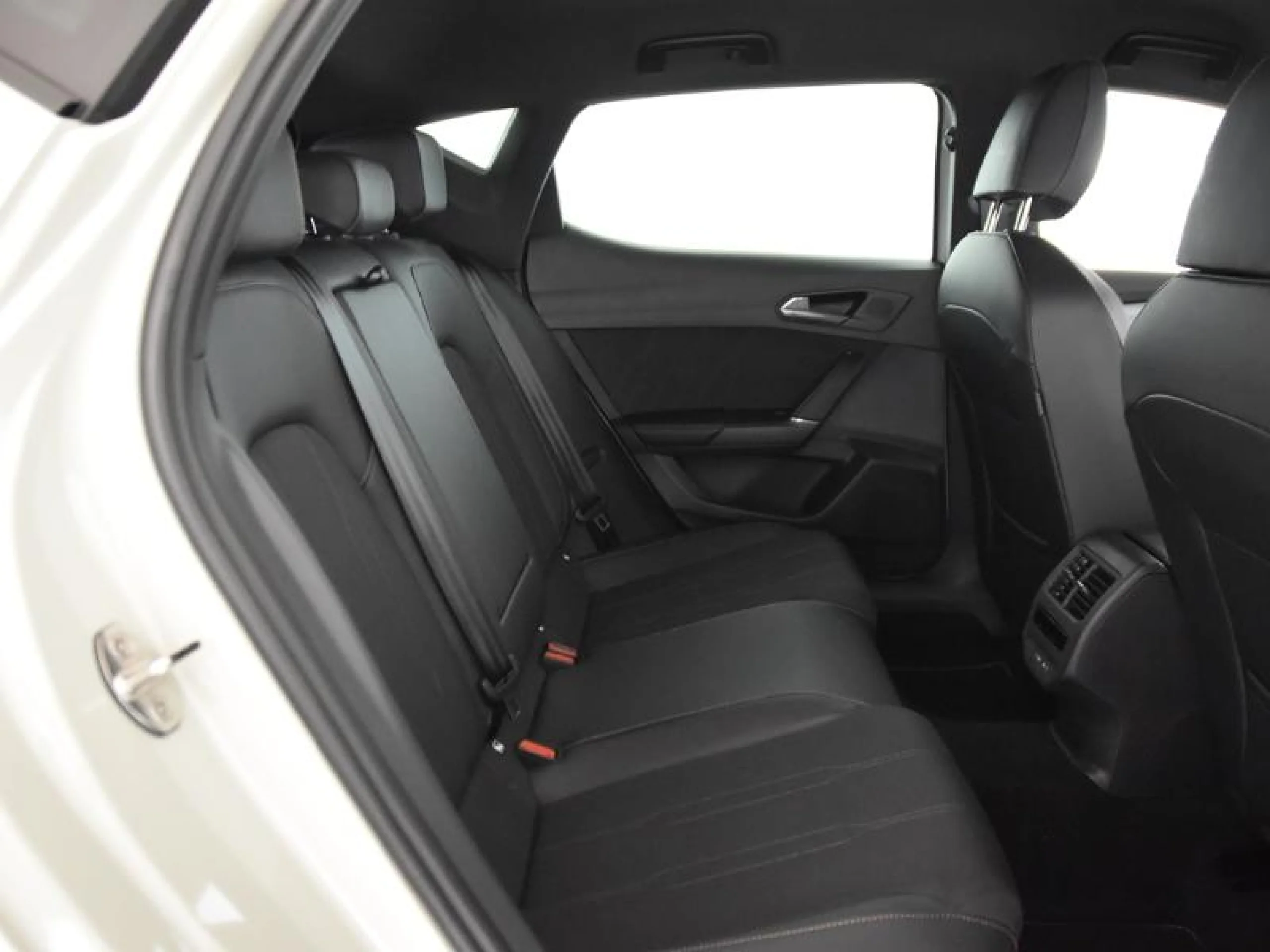 CUPRA LEON 1.5 ETSI 110KW (150CV) DSG - Foto 6